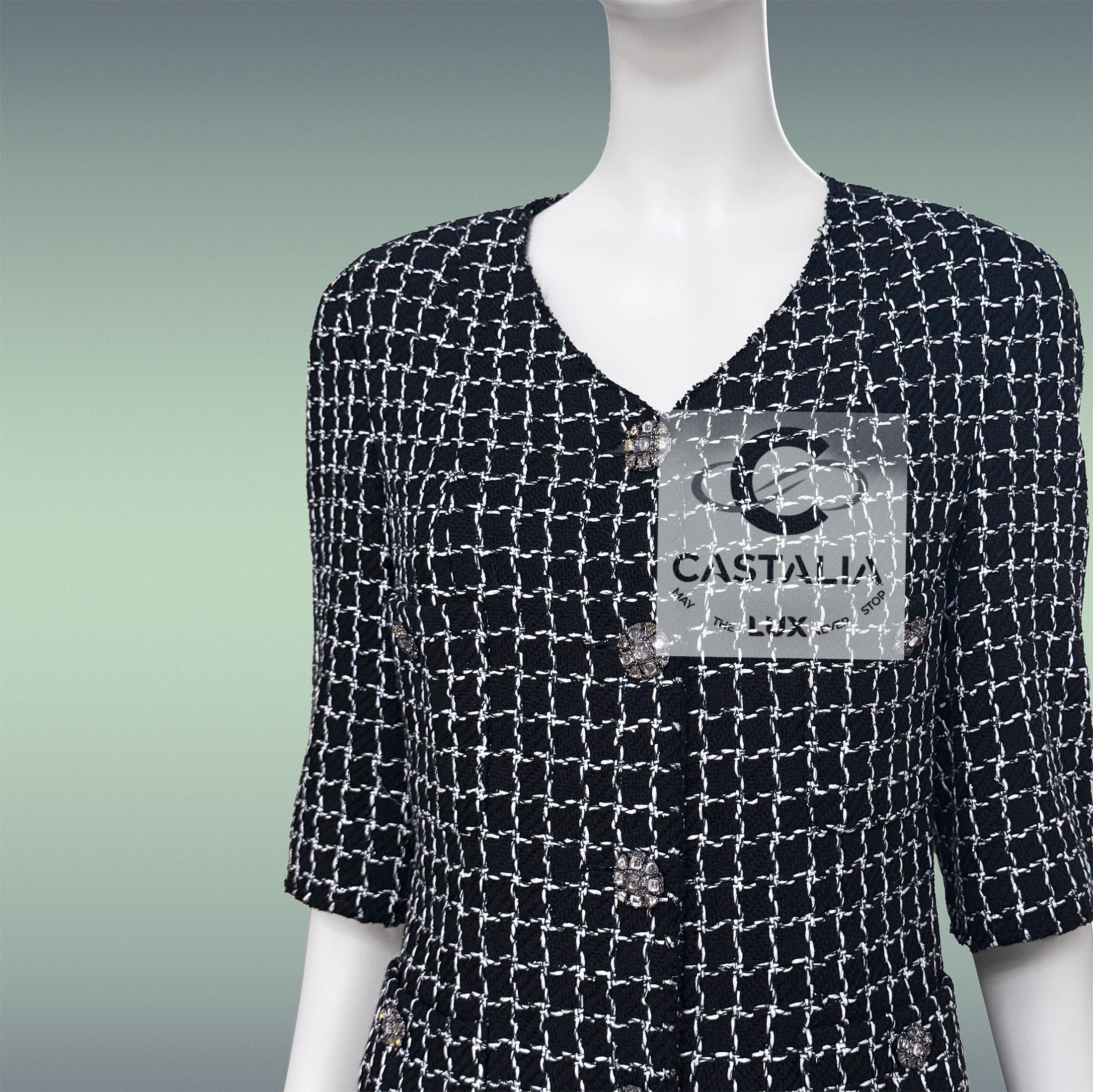 Chanel Schwarz Tweed Jacke mit Masterpiece Jewel Gripoix Knöpfe 38 FR im Angebot 10
