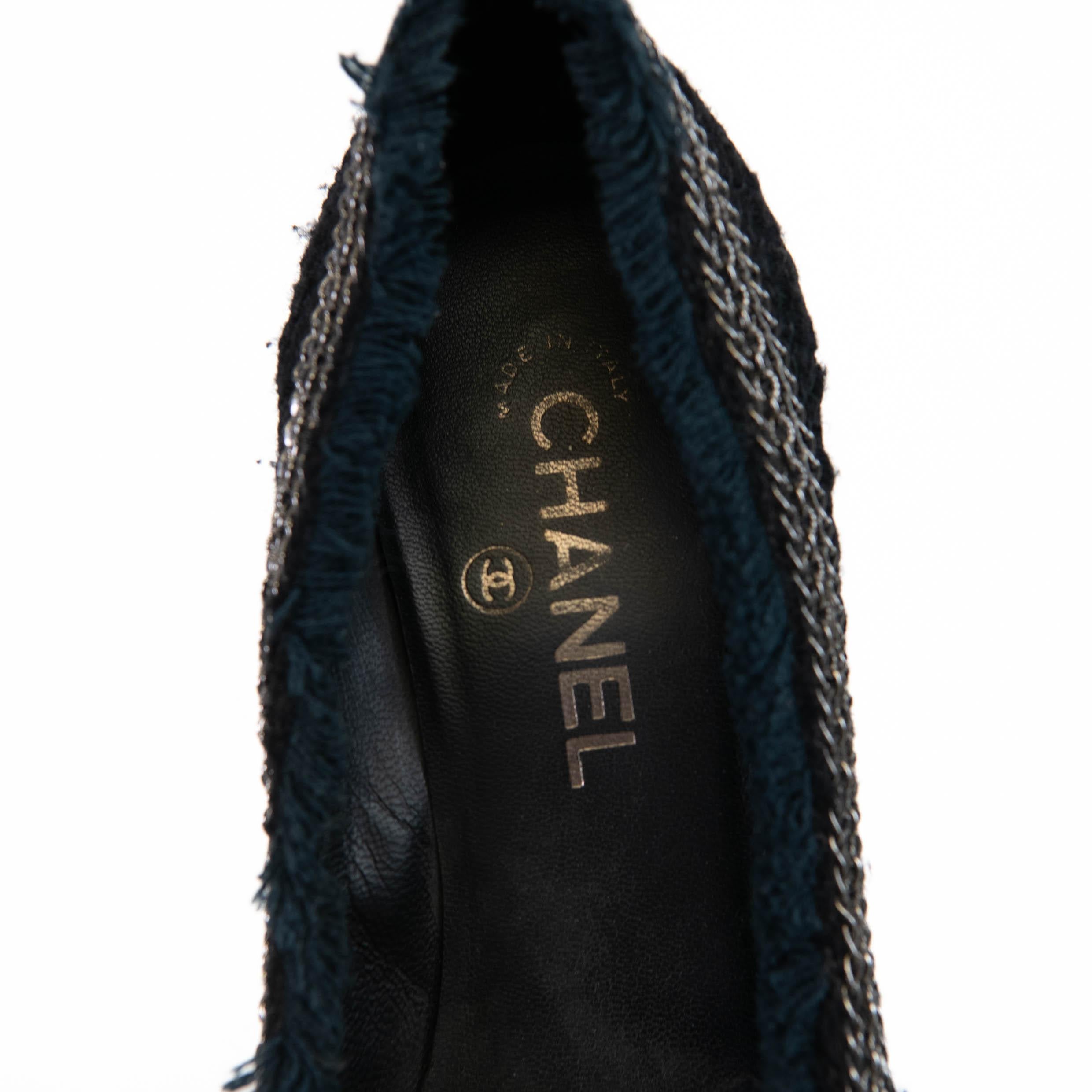 100% Authentic

Chanel Black Tweed Patent Cap Toe CC Chain Pumps 37.5

These chic pumps are crafted of black lambskin leather detailed with metallic chain trim and a black patent cap toe. They feature a structured black heel with a small cut out, a