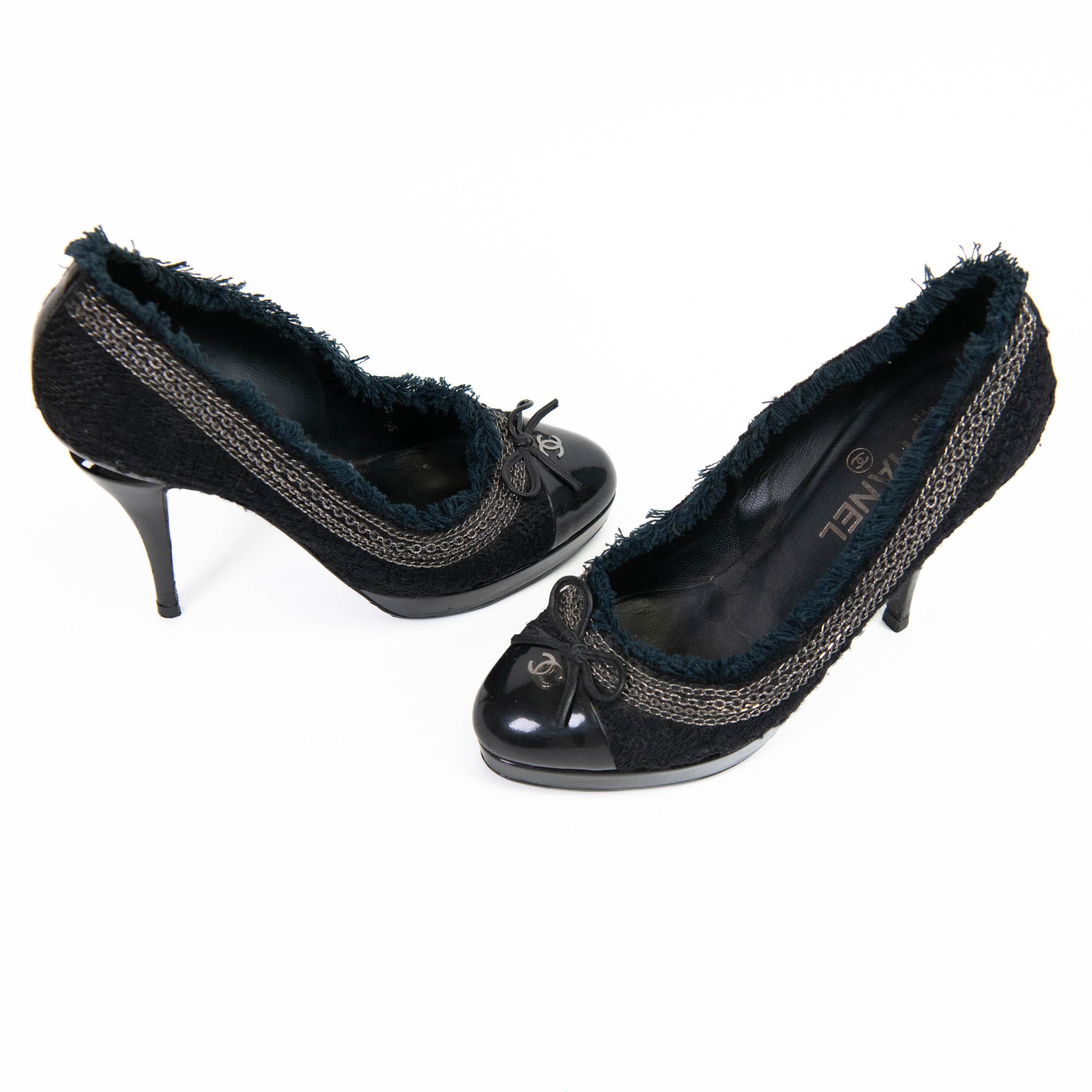 Women's or Men's Chanel Black Tweed Patent Cap Toe CC Chain Pumps 37.5