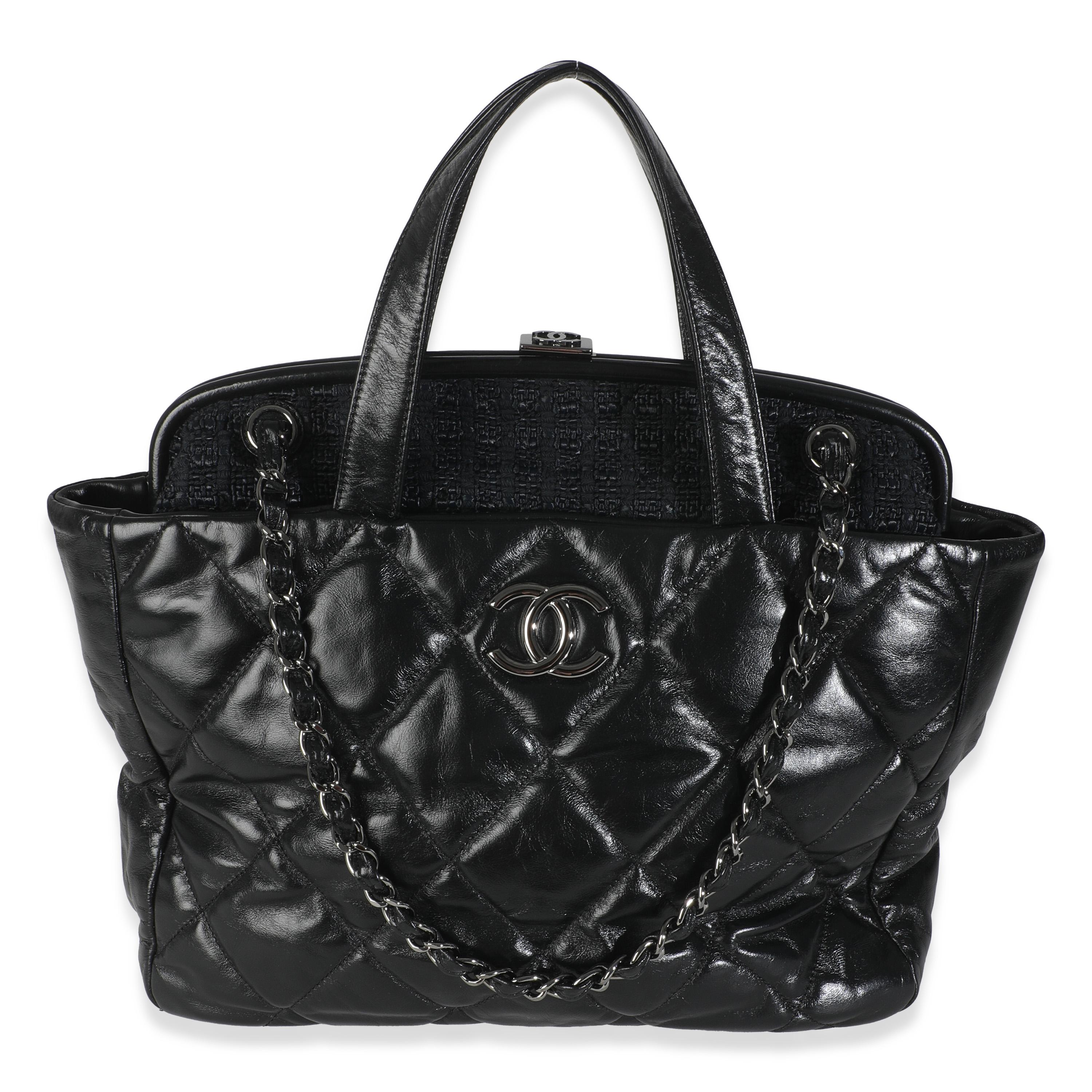Auflistung Titel: Chanel Schwarzes Tweed gestepptes Kalbsleder Portobello Frame Tote
SKU: 146553
Zustand: Gebraucht 
Handtasche Zustand: Ausgezeichnet
Bemerkungen zum Zustand: Der Artikel ist in ausgezeichnetem Zustand und weist leichte