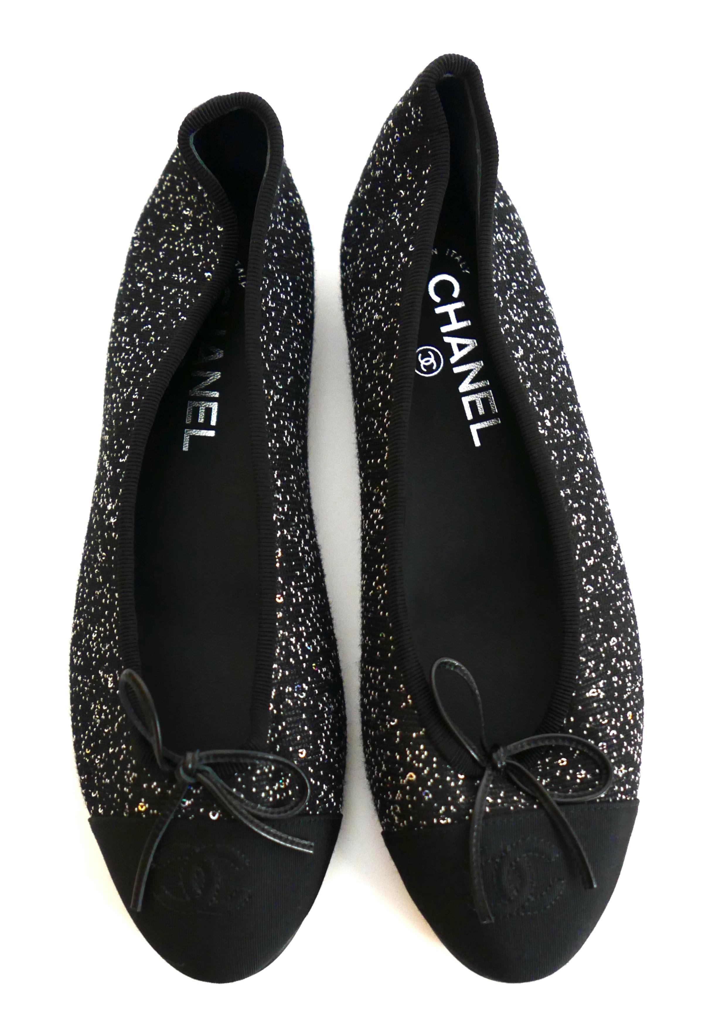 Chanel Black Tweed Sequin CC Toe Ballet Flats In New Condition For Sale In London, GB