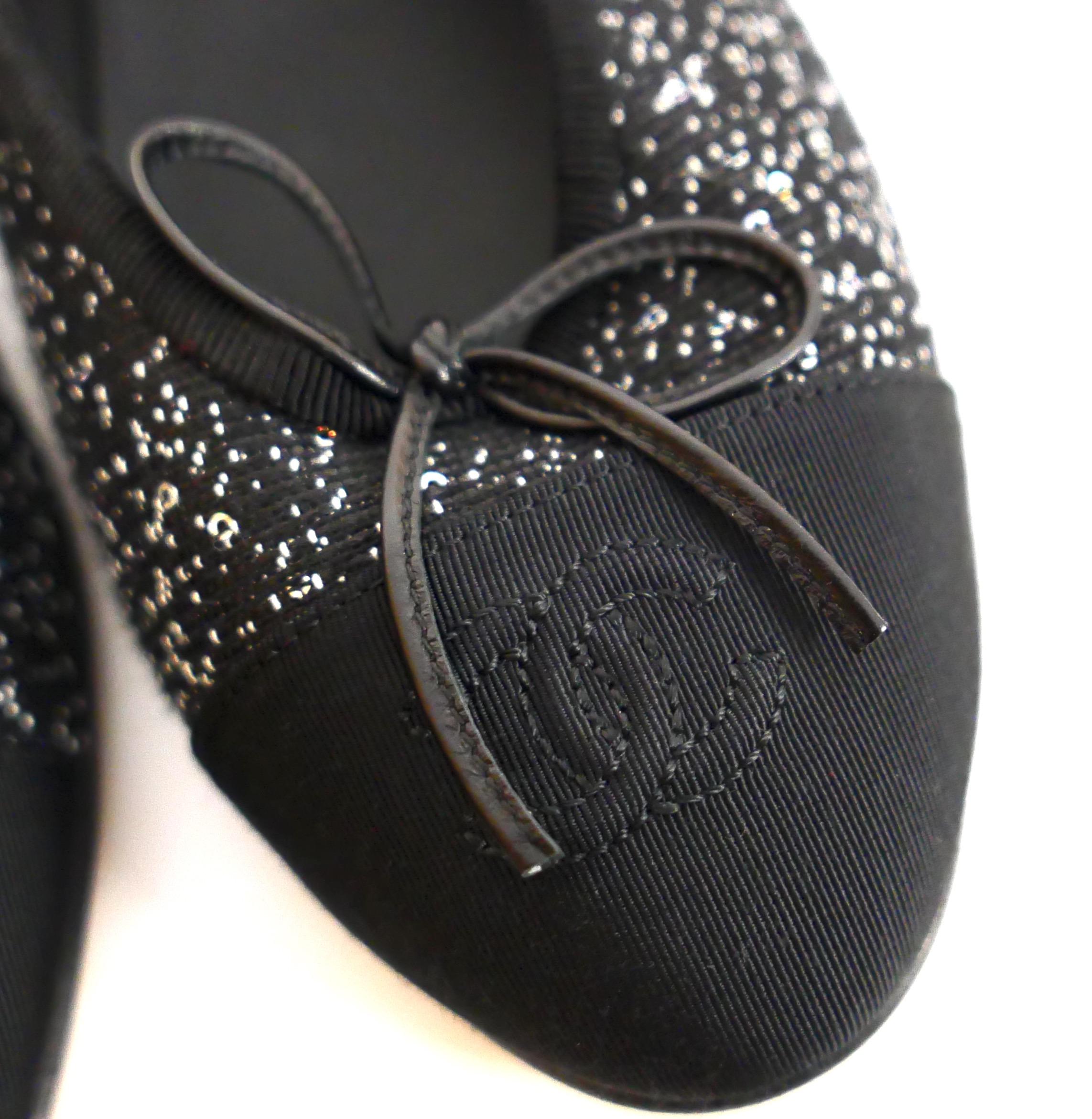 Women's Chanel Black Tweed Sequin CC Toe Ballet Flats For Sale