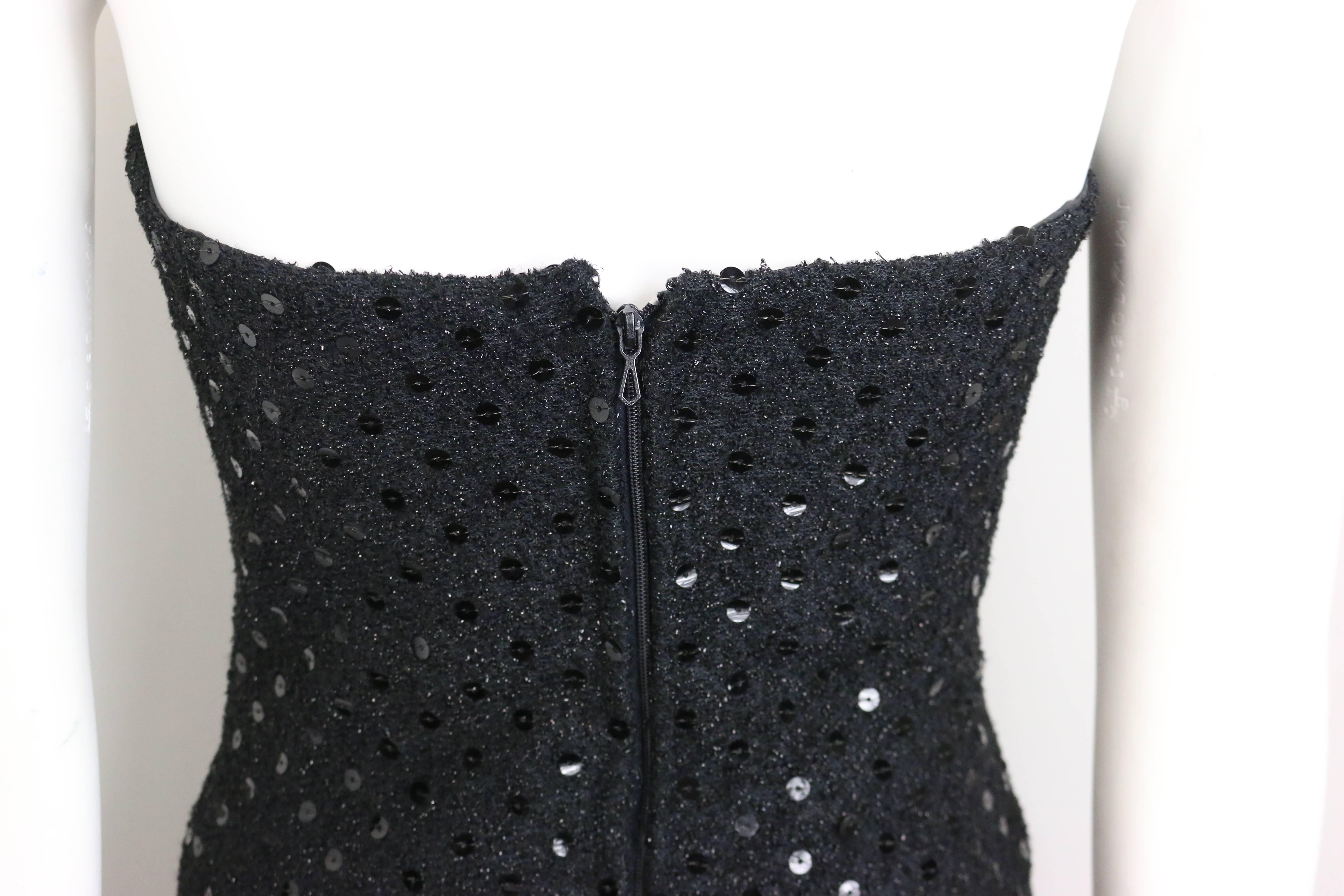 Chanel vestido de noche tubo negro de lentejuelas tweed en Excelente estado para la venta en Sheung Wan, HK