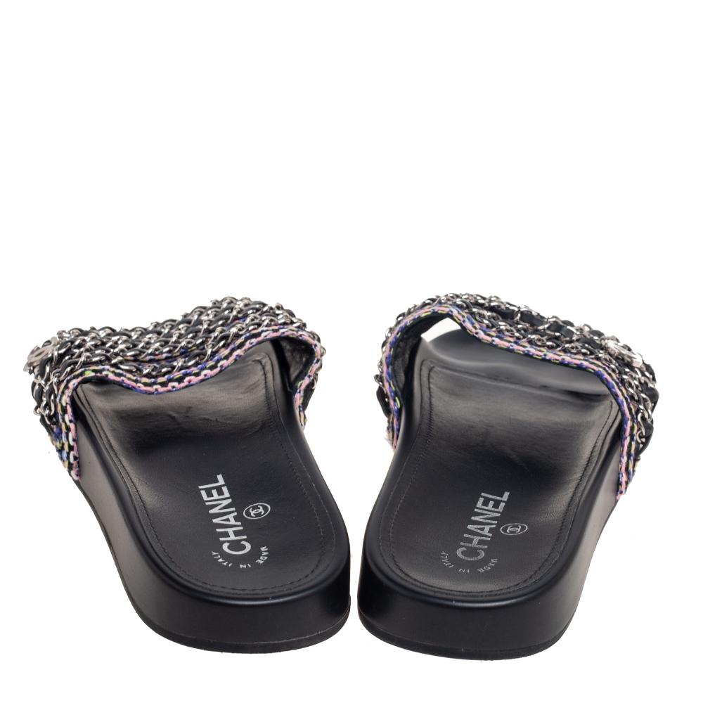 Chanel Black Tweed Tropiconic Chain Flat Slides Size 39 In Good Condition In Dubai, Al Qouz 2