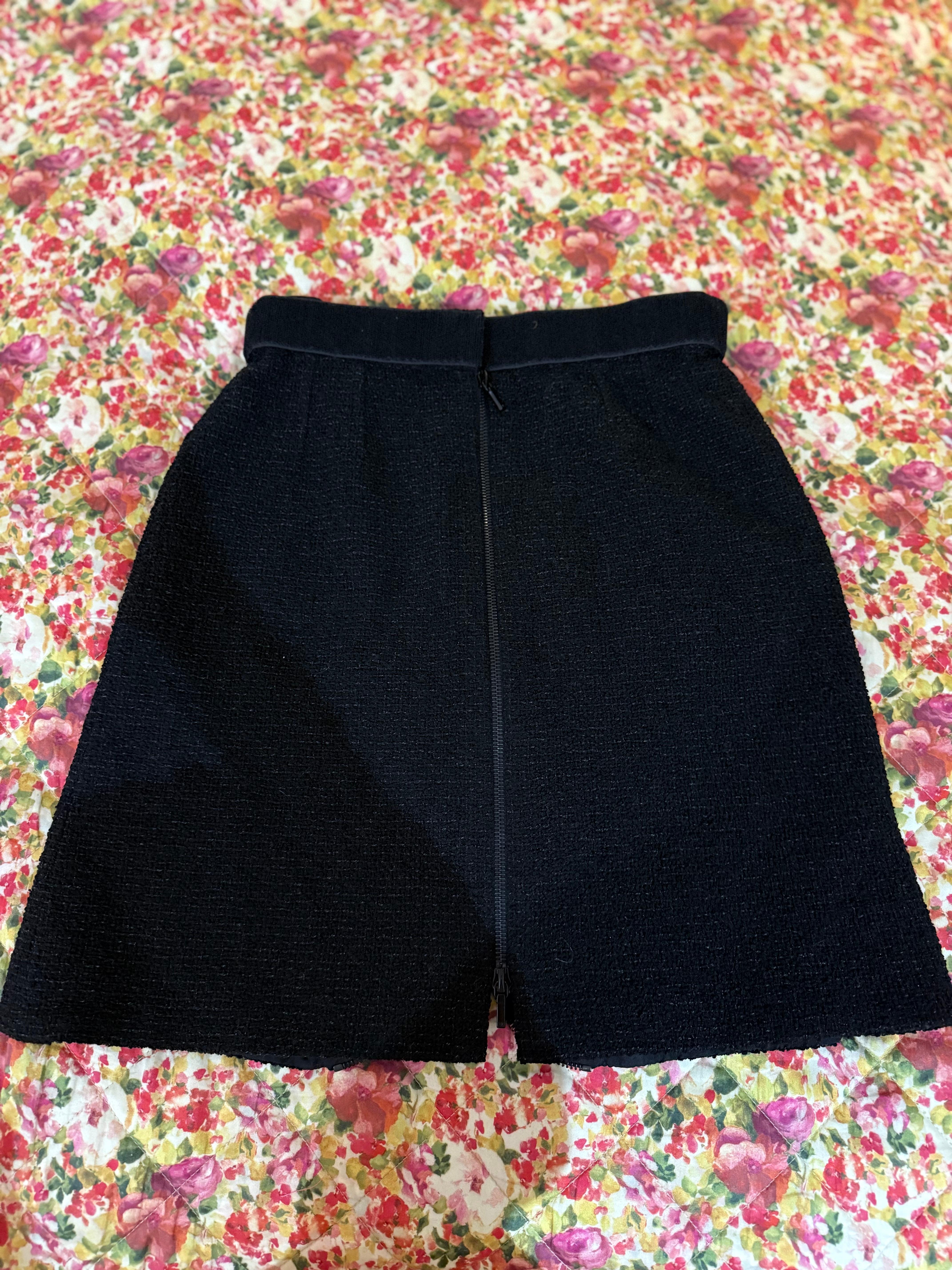 Chanel Black tweed zipper skirt In Excellent Condition For Sale In London, England