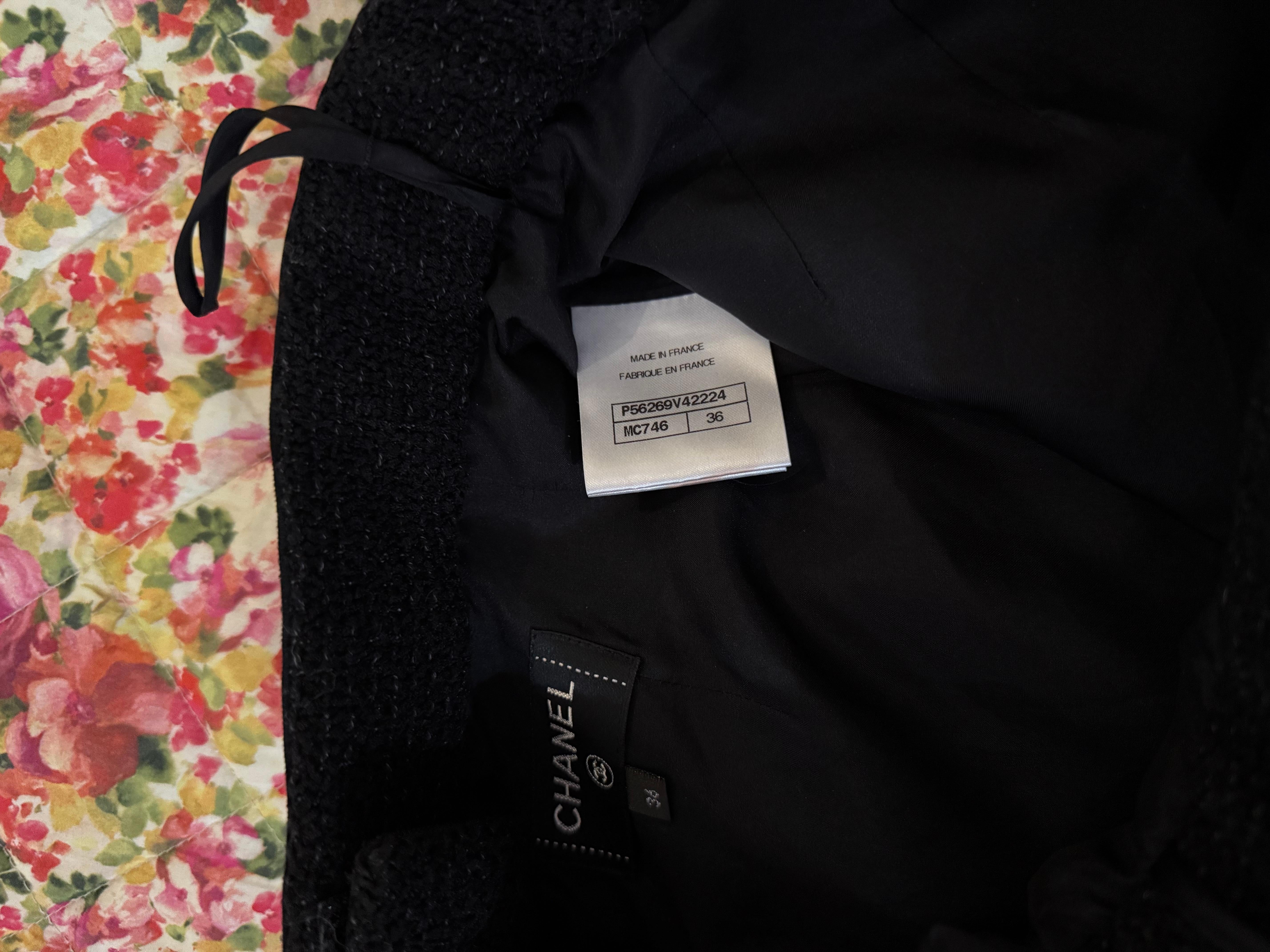 Women's or Men's Chanel Black tweed zipper skirt For Sale