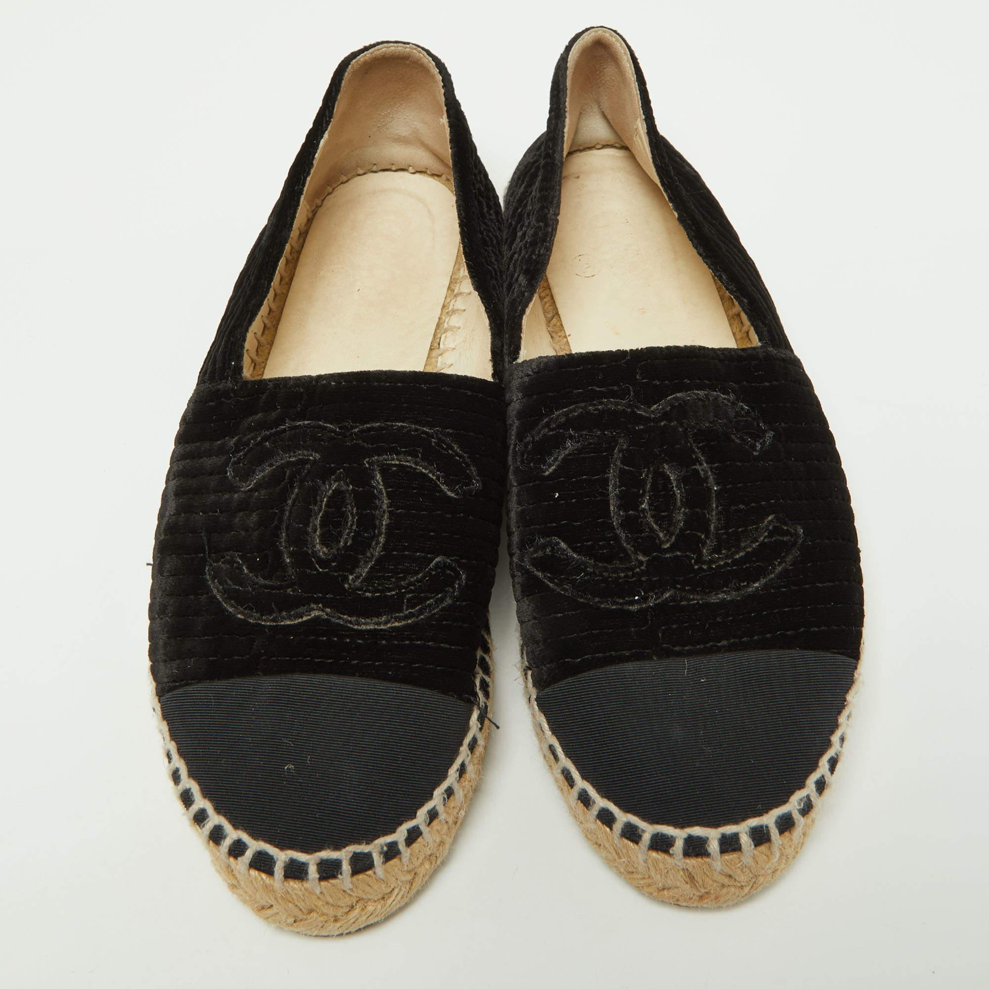 Let this comfortable pair of Chanel espadrilles be your first choice when you're out for a long day. These designer shoes have well-sewn uppers beautifully set on durable soles.

Includes: Original Dustbag

