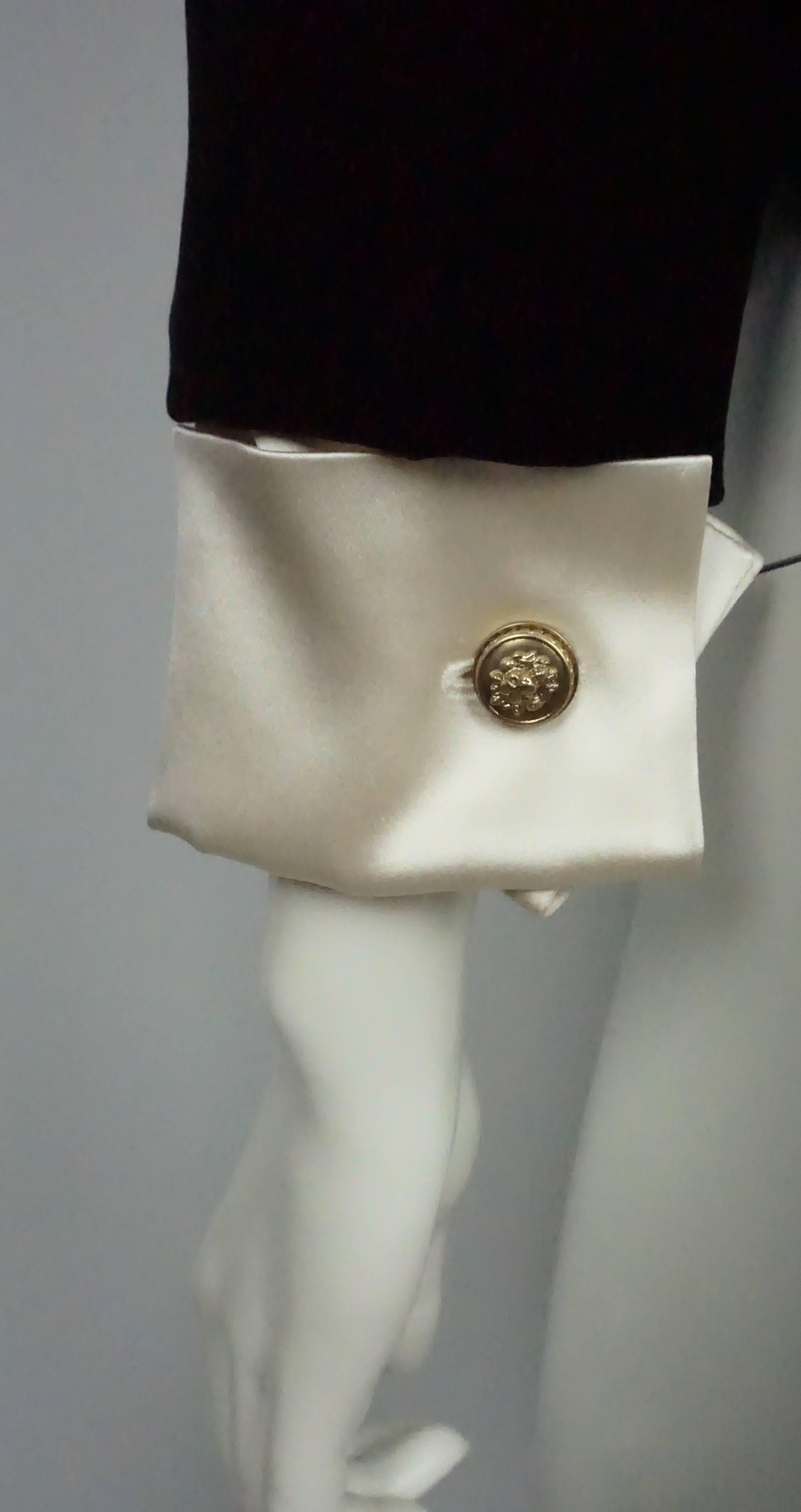 Chanel Black Velvet and Ivory Silk Jacket - 40 - 00A In Excellent Condition In West Palm Beach, FL