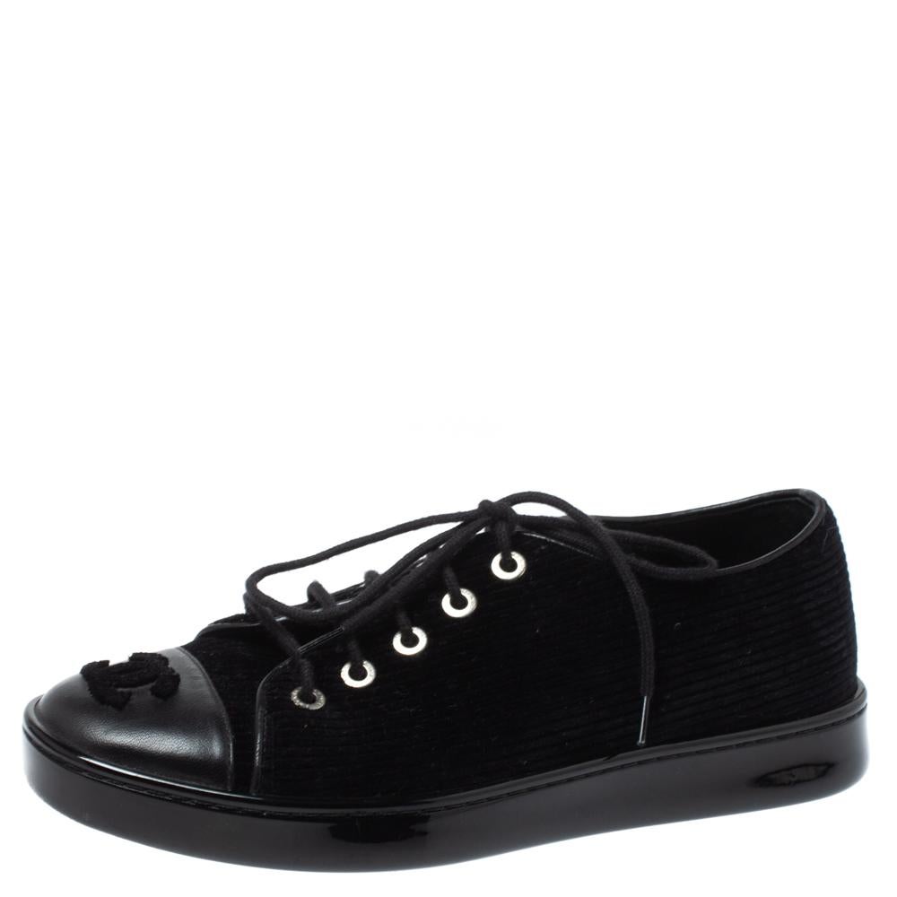 Look your stylish best every time you step out wearing these low-top Chanel sneakers. Crafted from ribbed velvet, these black sneakers feature lace-ups and the iconic CC logo on the leather cap toes. They are finished with labeled insoles and