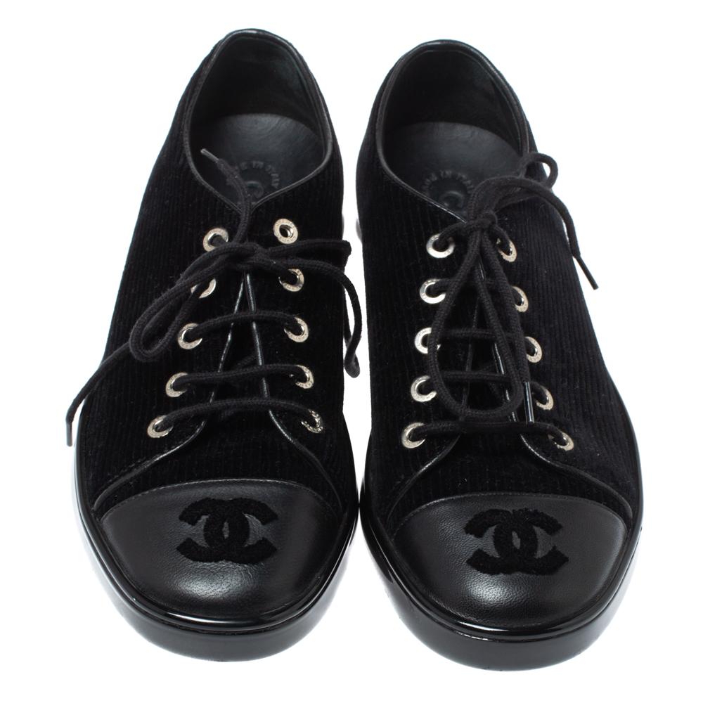 Chanel Black Velvet and Leather CC Sneakers Size 35 In Good Condition In Dubai, Al Qouz 2