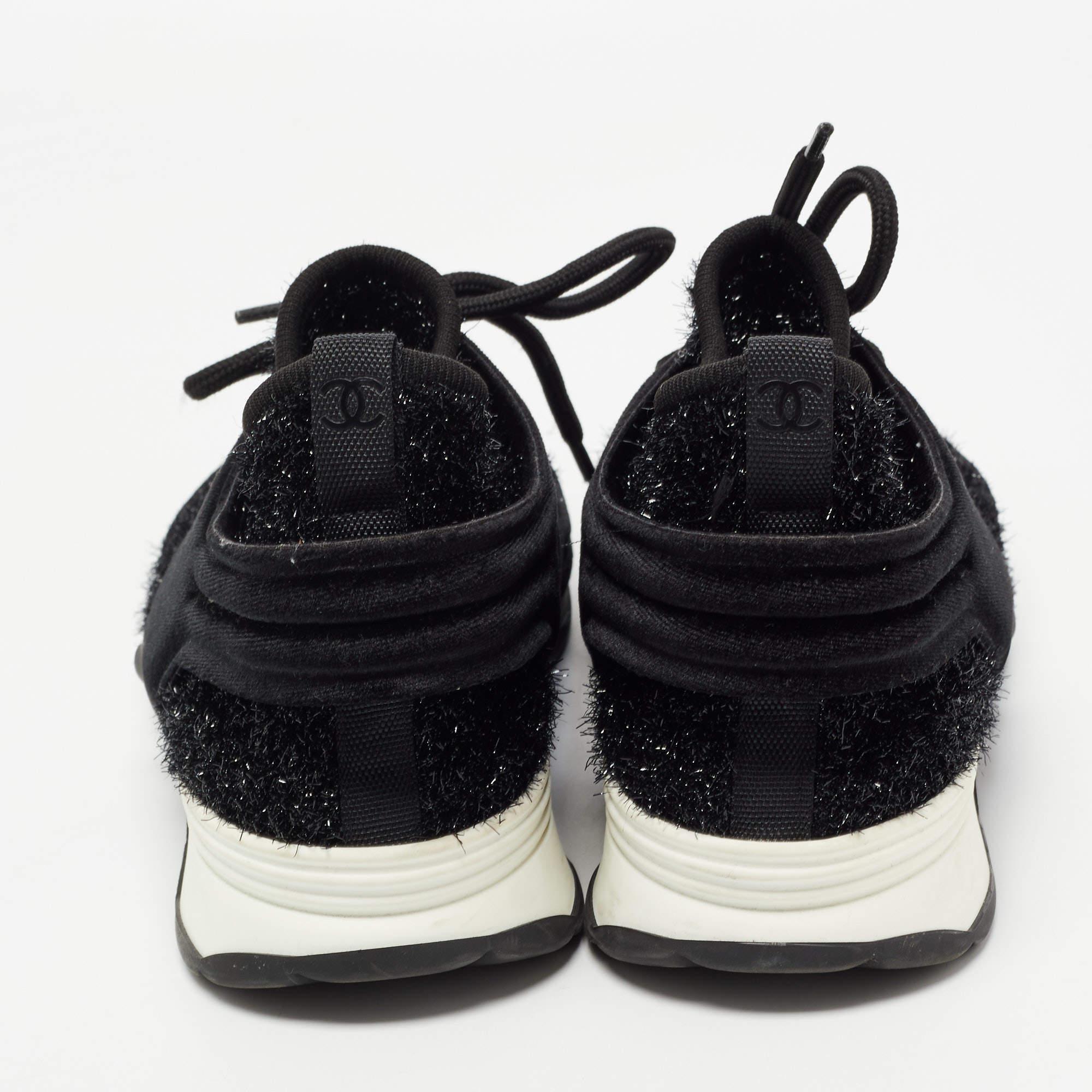 Chanel Black Velvet and Tinsel Fabric CC Low Top Sneakers Size 40.5 In Good Condition In Dubai, Al Qouz 2