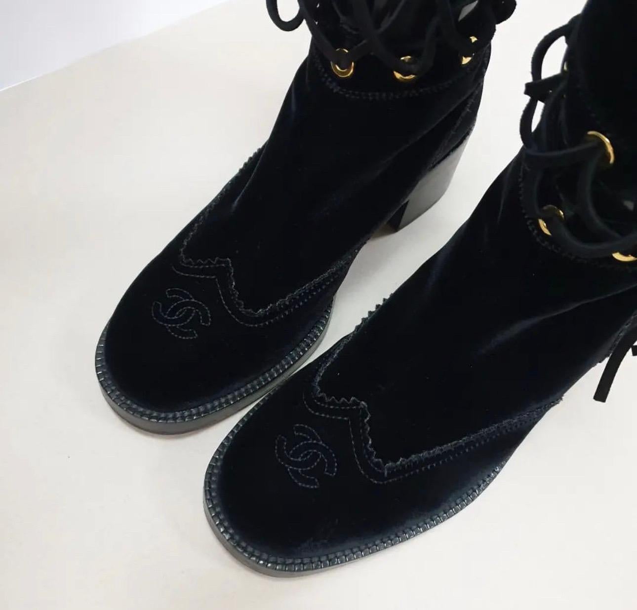Chanel Black Velvet Boots  In Good Condition In Krakow, PL