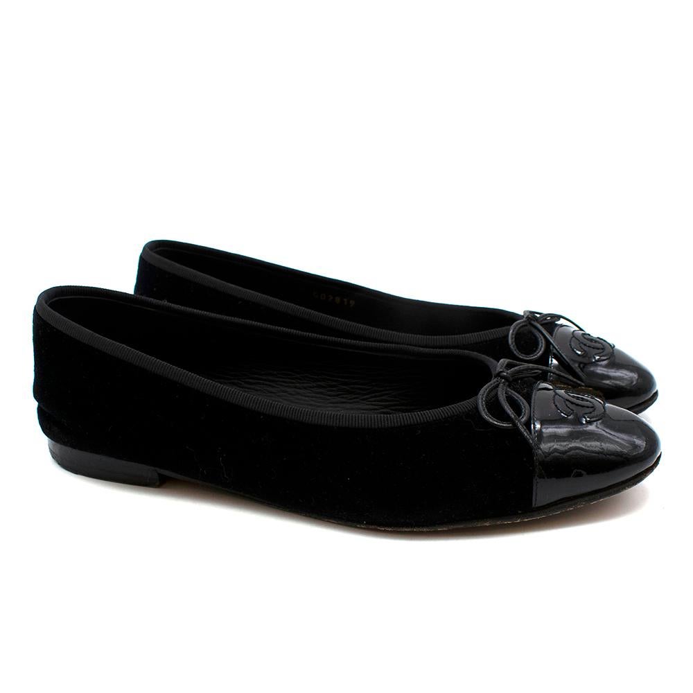 Chanel Black Velvet CC Ballerinas

-Made os soft luxurious velvet 
-Signature patent leather detail to the toes 
-Legendary CC logo to the toes
-Soft leather lining 
-Classic elegant style 
-Original box and dust bags 
-Bow details to the toes