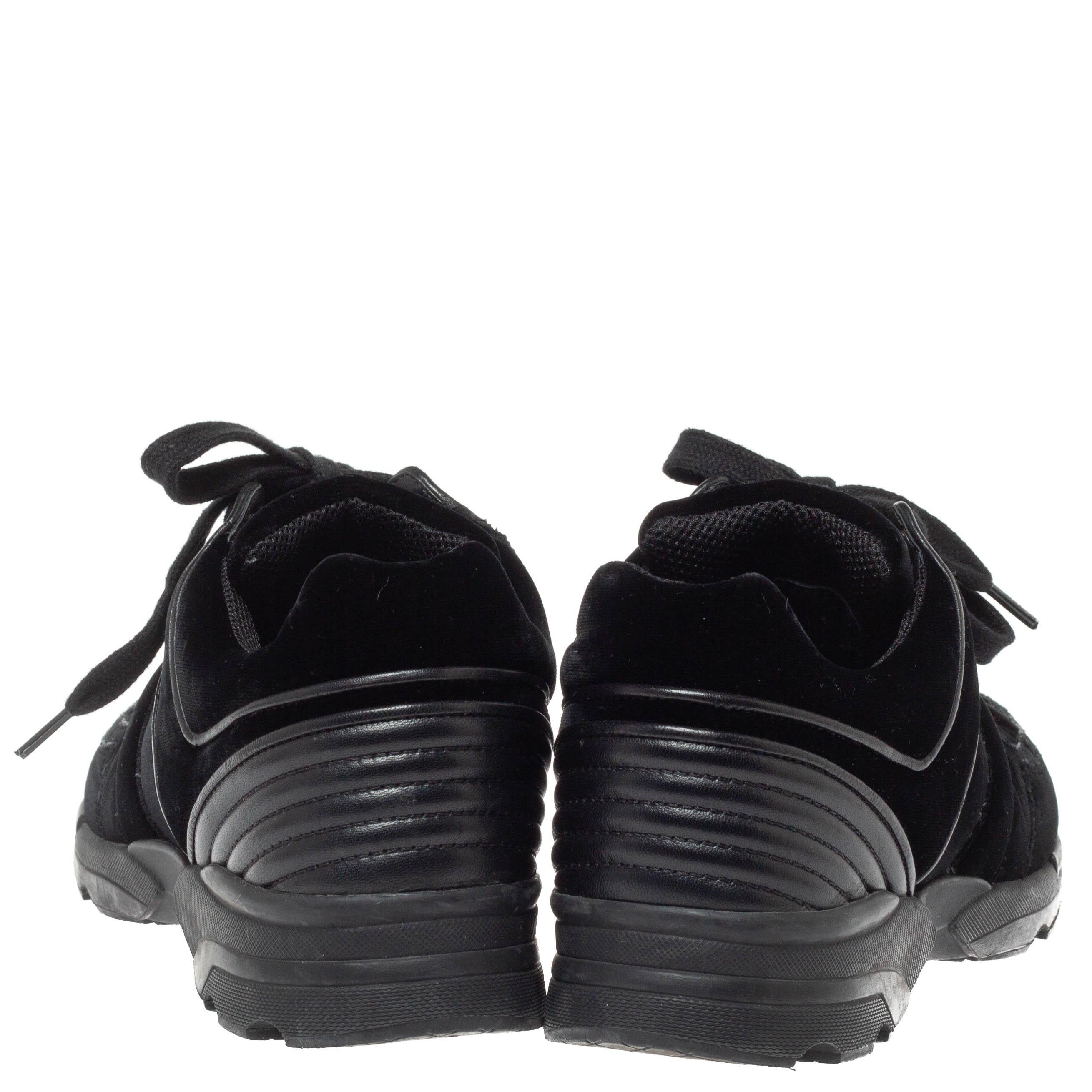 Chanel Black Velvet CC Logo Lace Up Sneakers Size 39 In Good Condition In Dubai, Al Qouz 2