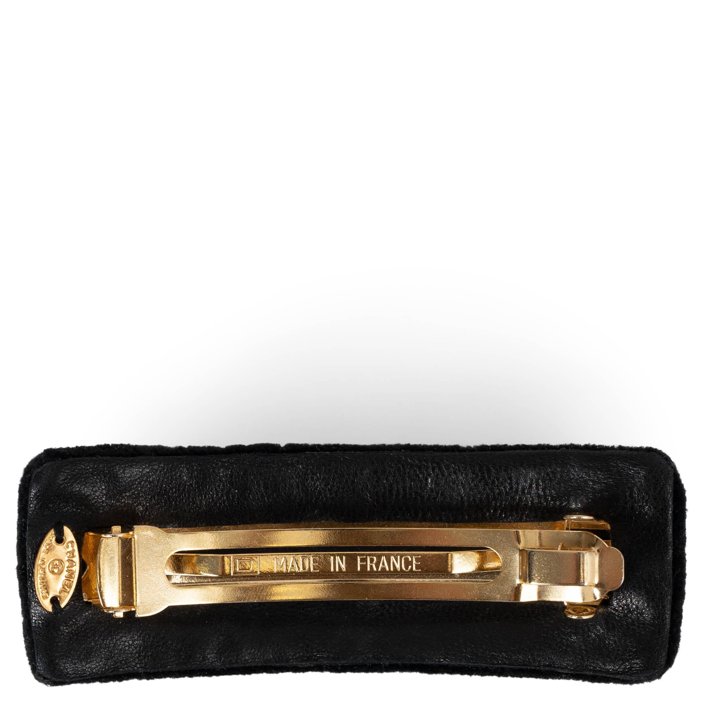 This 100% authentic Chanel vintage CC turnlock hair clip is crafted from luxurious black velvet and features the iconic gold-tone CC turnlock detail at its center. A timeless and elegant accessory, it adds a refined Chanel touch to any hairstyle