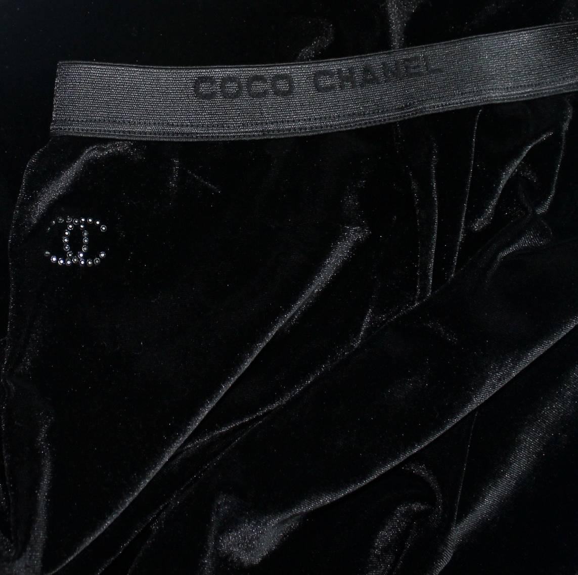 Chanel Black Velvet Crystal Logo CC Leggings Pants with Coco Chanel Waistband In New Condition In Switzerland, CH