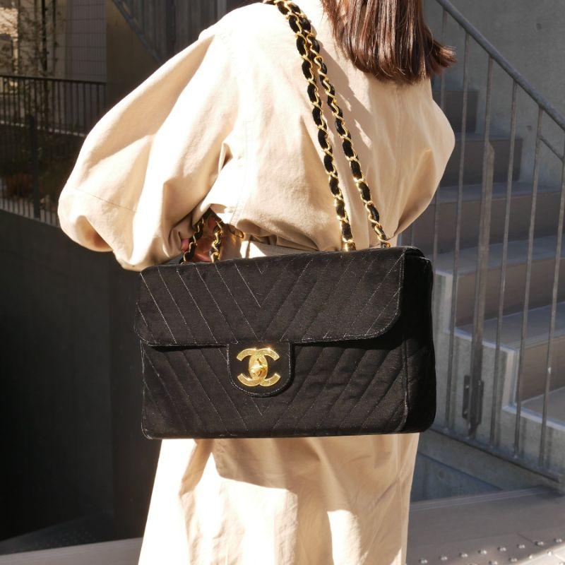 CHANEL Black Velvet Gold Hardware Maxi Evening Shoulder Flap Bag In Good Condition In Chicago, IL