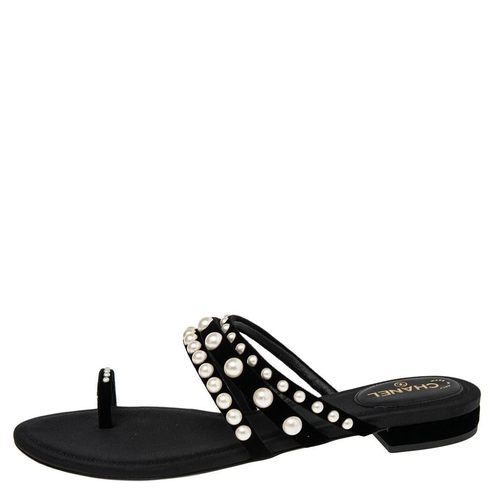 Comfort coupled with fashion creates wonders and these sandals from Chanel are a true example of that. These black sandals are crafted from velvet and feature a thong design. They flaunt pearl embellishments on the vamps and toe ring. Pair them with