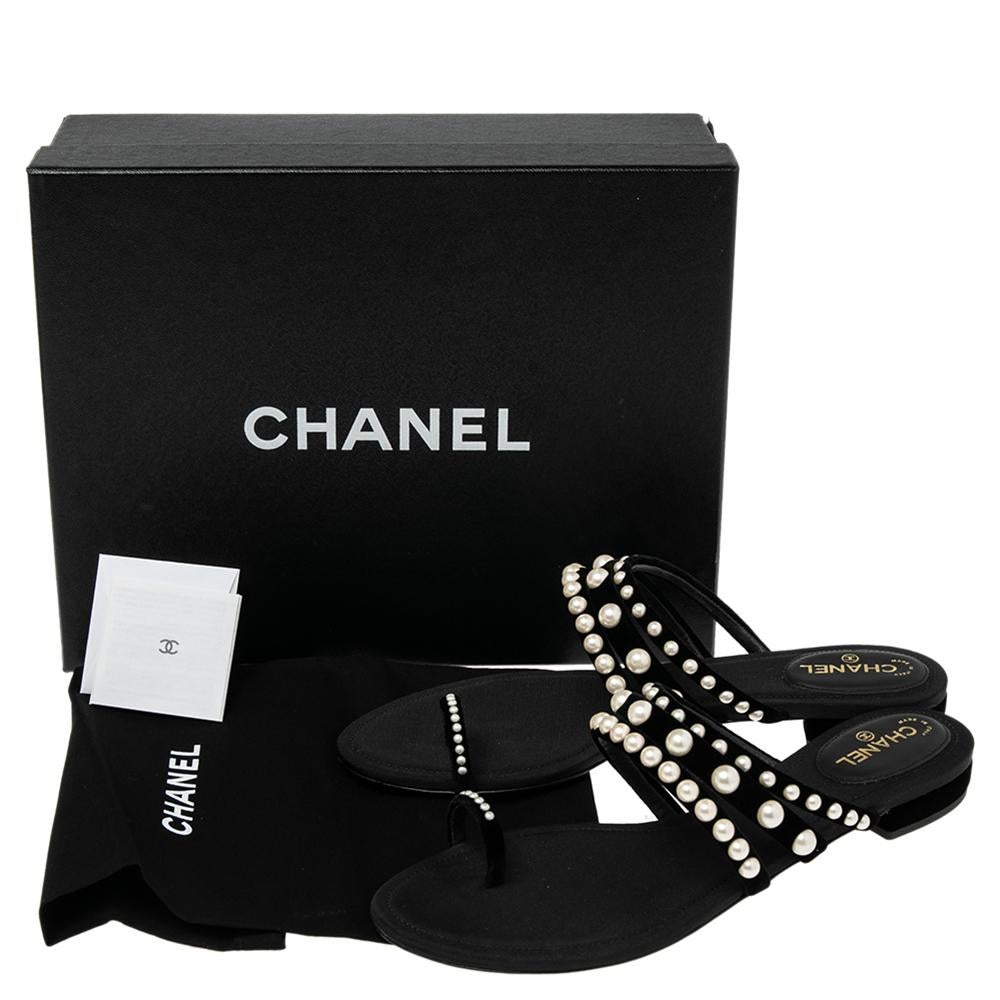 Chanel Black Velvet Pearl Embellished Thong Flats Size 38.5 4