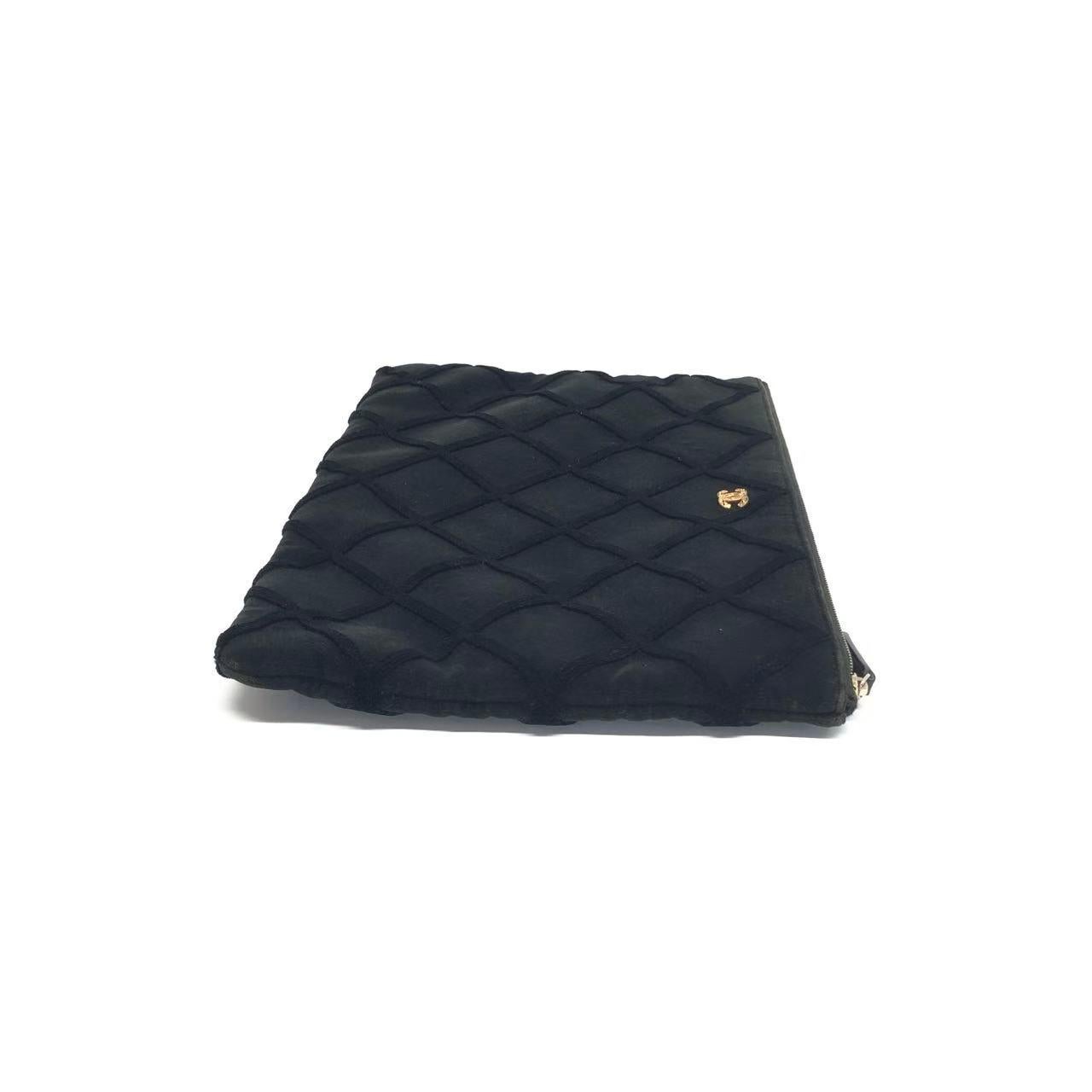 Nero Chanel Astuccio in velluto nero Stitch by Stitch a diamante Interno in pelle Logo in oro in vendita