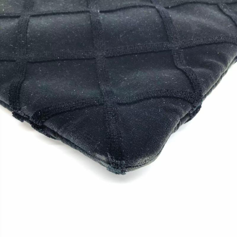 Chanel Astuccio in velluto nero Stitch by Stitch a diamante Interno in pelle Logo in oro in vendita 4