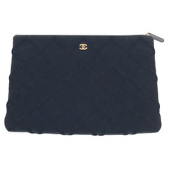 Chanel Astuccio in velluto nero Stitch by Stitch a diamante Interno in pelle Logo in oro