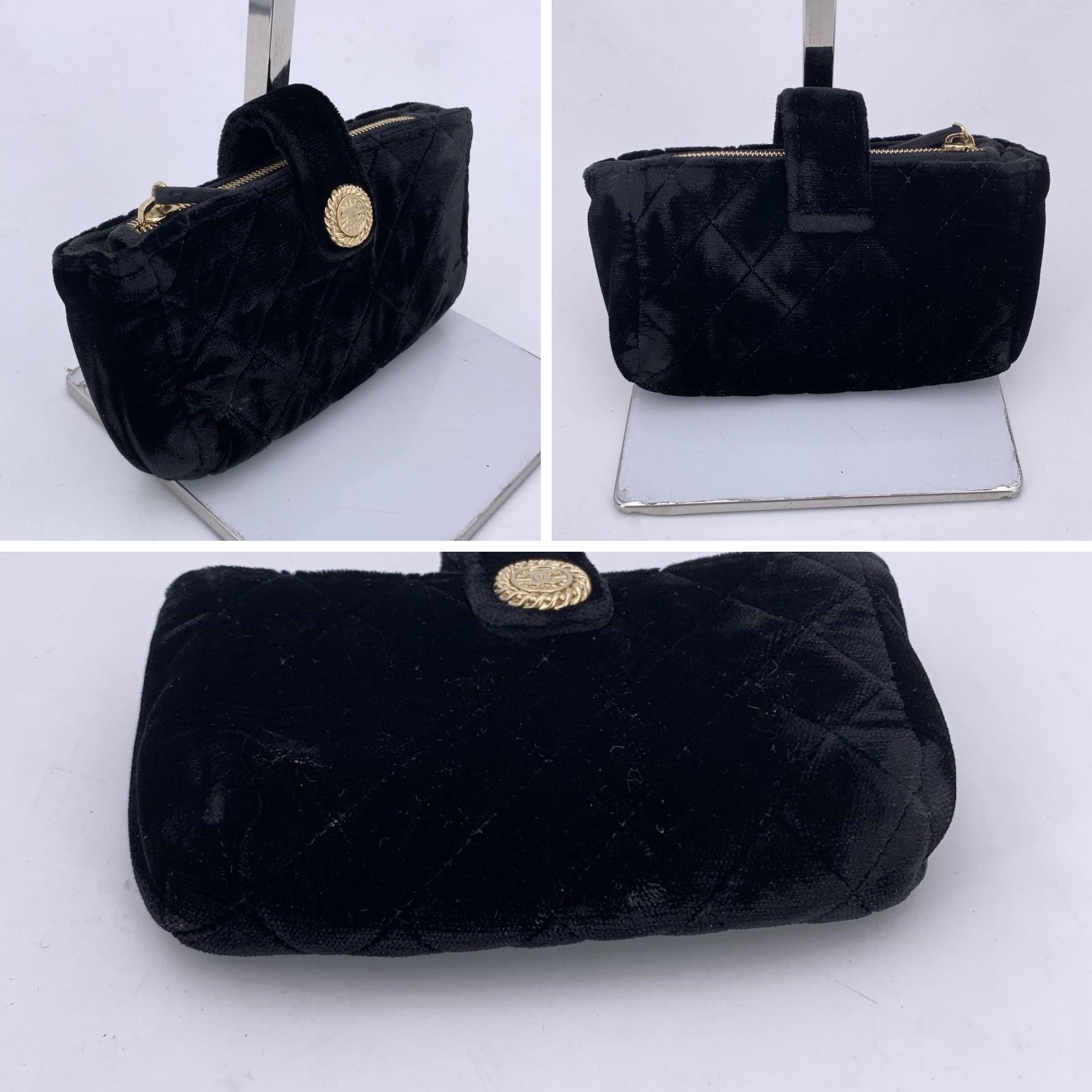 Chanel Black Velvet Quilted Mini Zip Pouch Bag In Excellent Condition For Sale In Rome, Rome