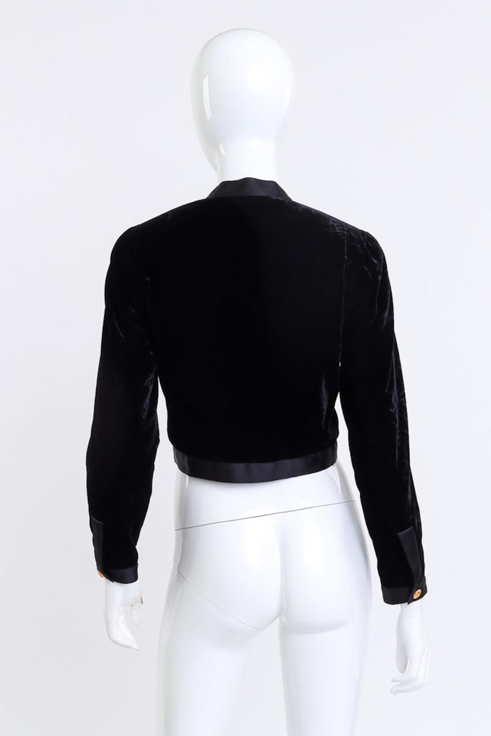 Chanel Black Velvet & Satin Trim Crop Jacket (US 2-4) In Good Condition For Sale In Montreal, Quebec
