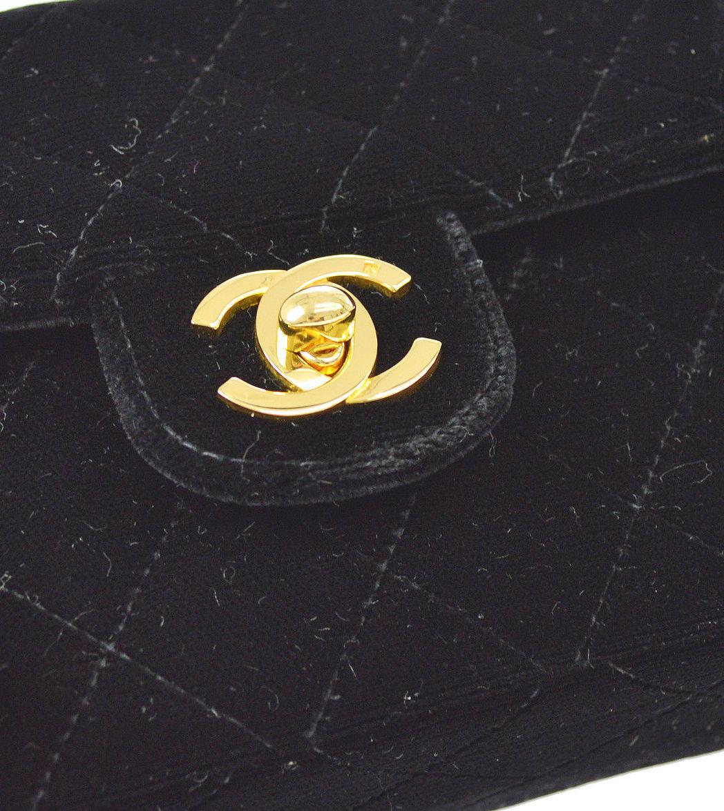 Chanel Black Velvet Top Handle Satchel Kelly Style Mini Party Evening Bag

Velvet
Gold tone hardware
Leather lining
Date code present
Made in France
Turnlock closure
Handle drop 3