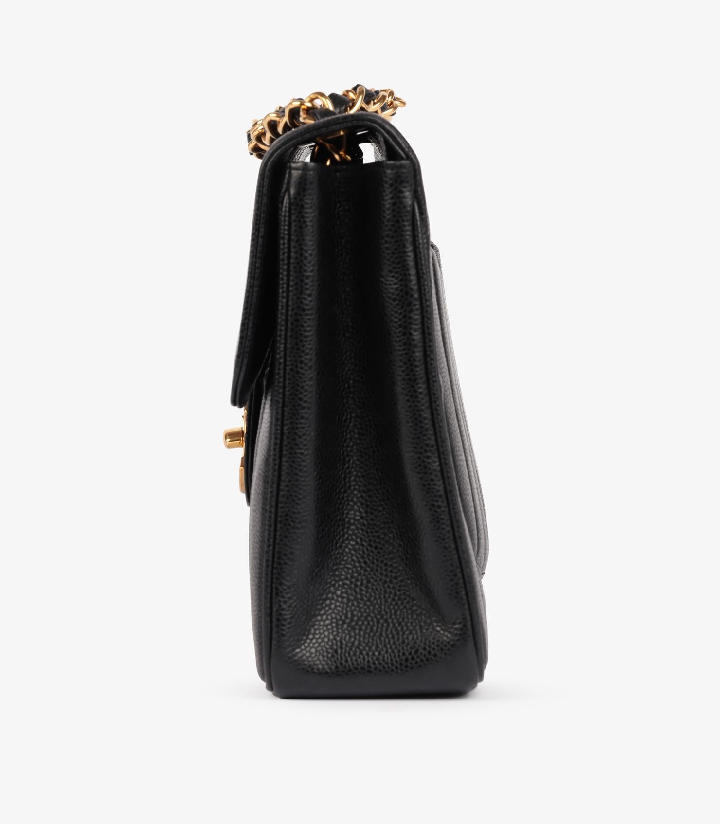 Chanel Negro Vertical Acolchado Piel Caviar Vintage Jumbo XL Bolso Solapa Clásico en venta 2