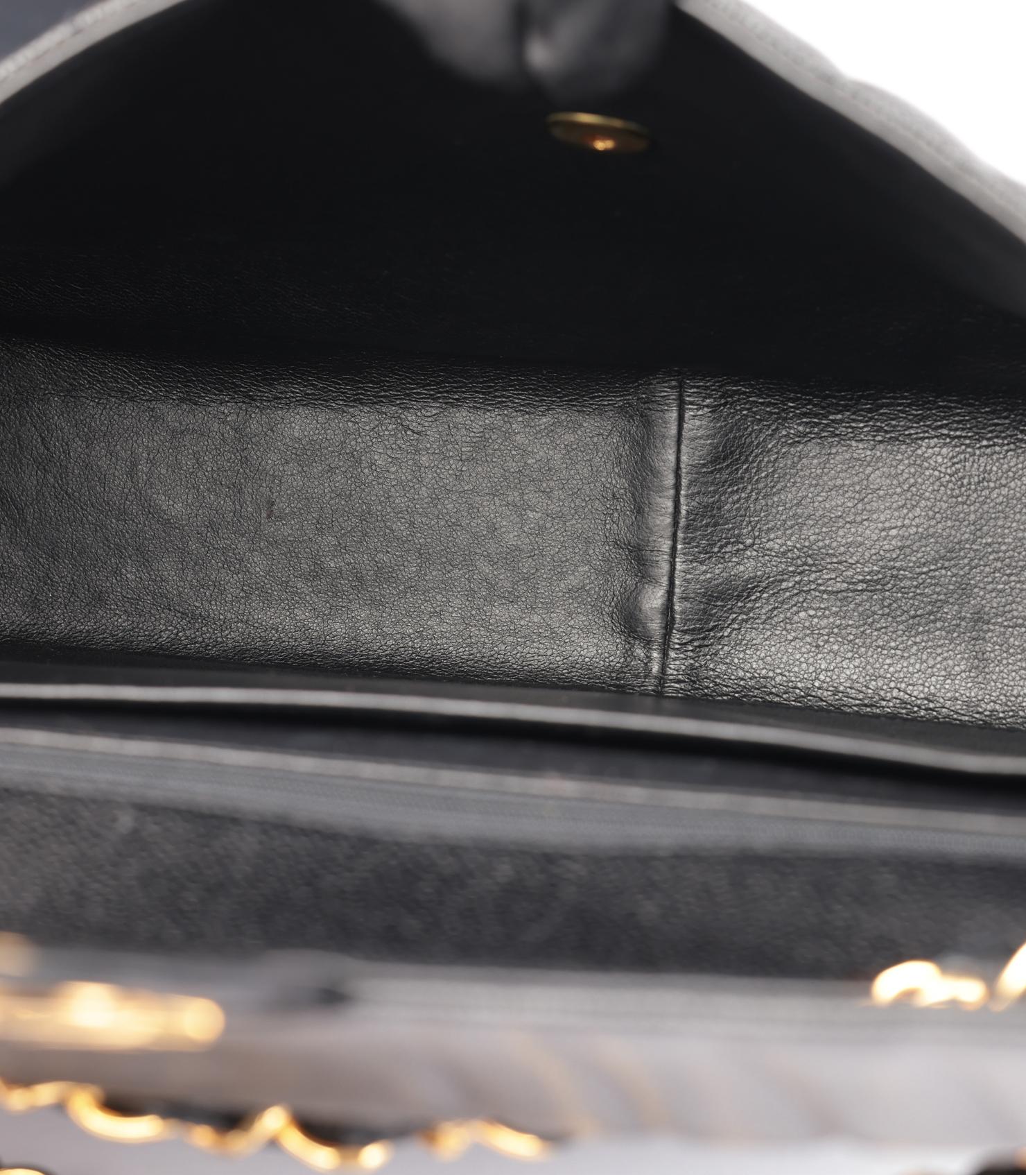 Chanel Negro Vertical Acolchado Piel Caviar Vintage Jumbo XL Bolso Solapa Clásico en venta 5