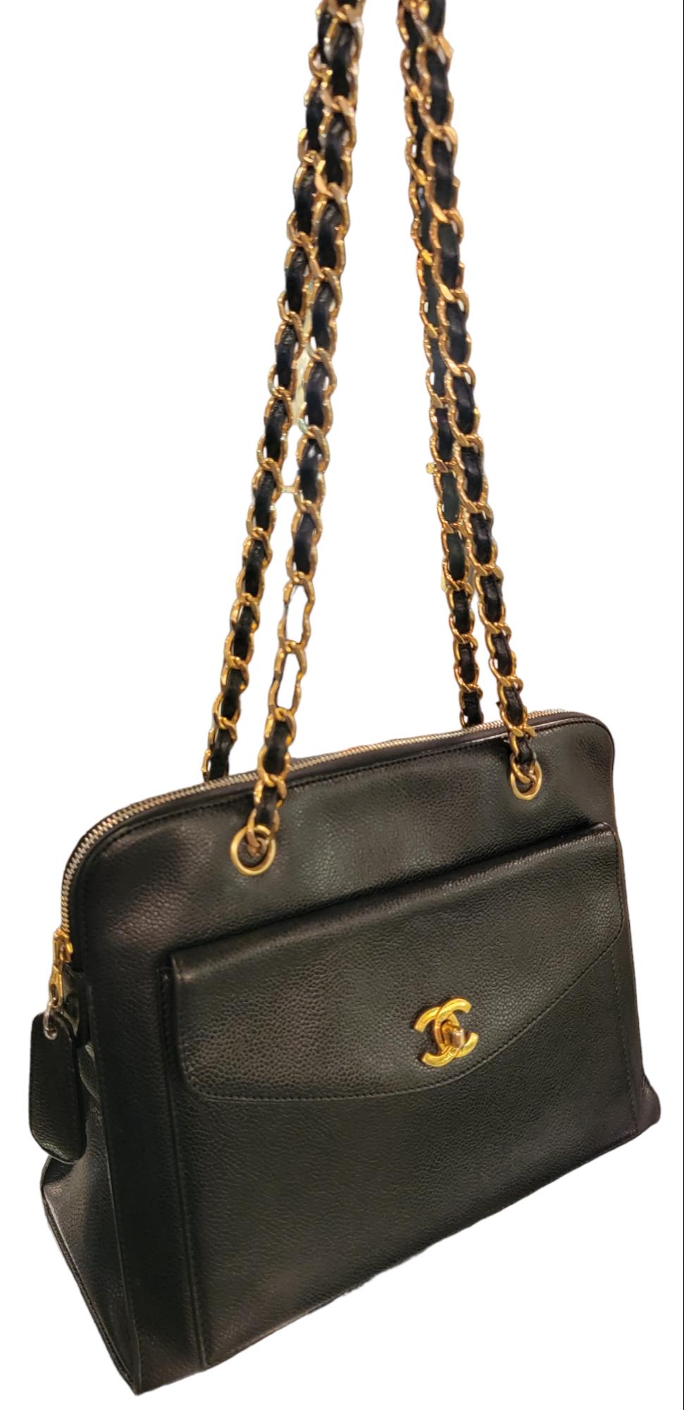 CHANEL Black Vintage Caviar Skin Leather Shoulder Bag In Good Condition For Sale In Pasadena, CA