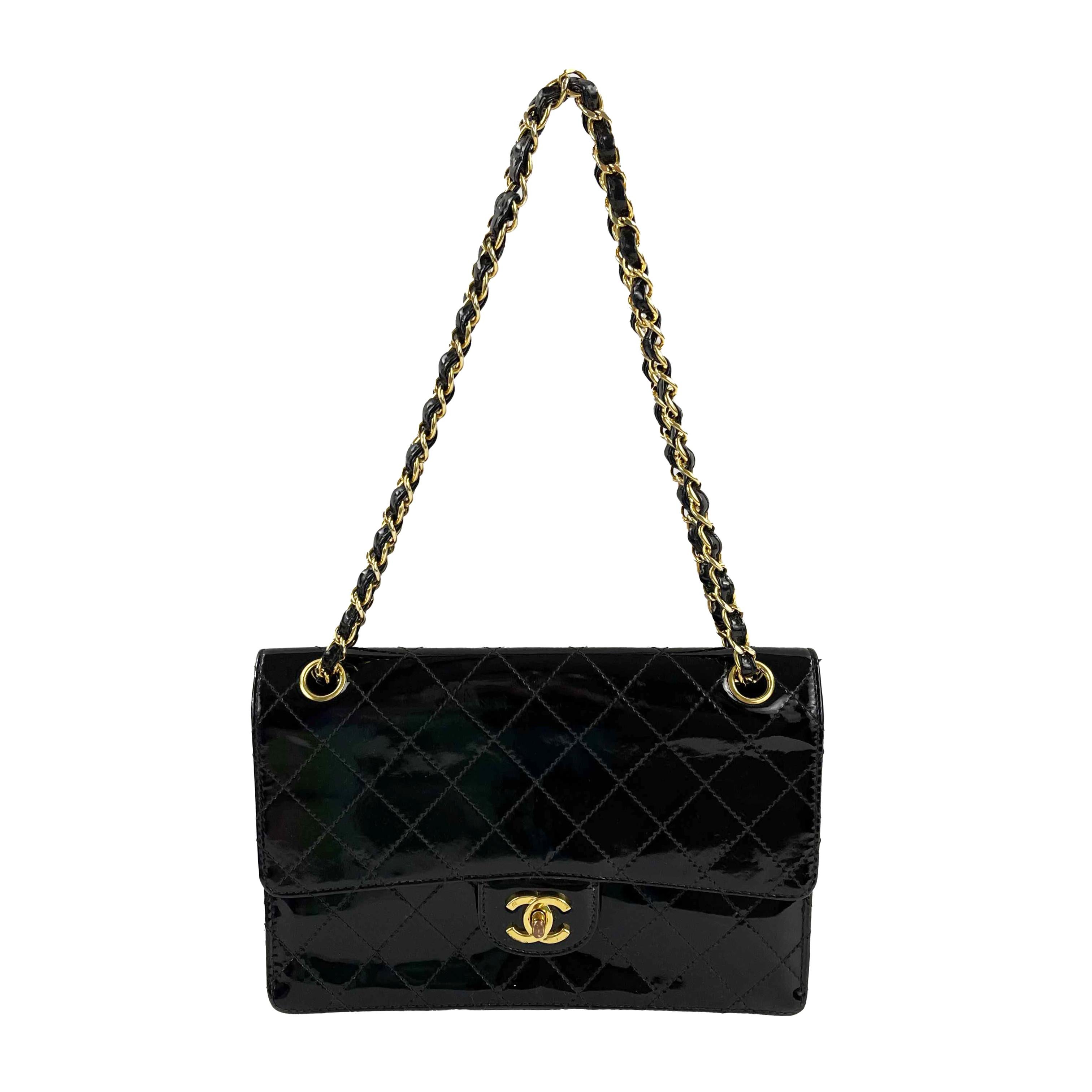 Chanel - Black Vintage CC Turnlock - Patent Quilted Flap - Gold Hardware Handbag In Good Condition In Sanford, FL