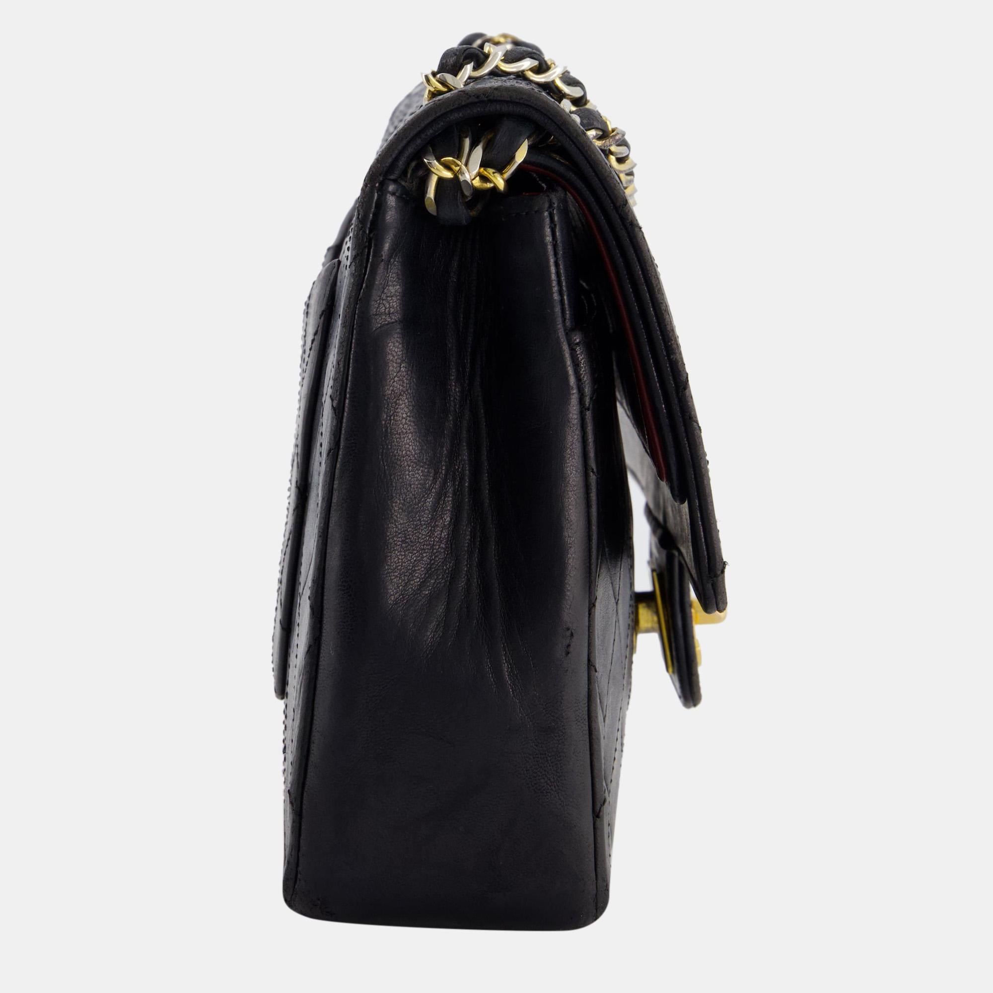 Chanel Black Vintage Classic Stitched Edge Medium Double Flap Bag in Lambskin  In Excellent Condition For Sale In Dubai, Al Qouz 2