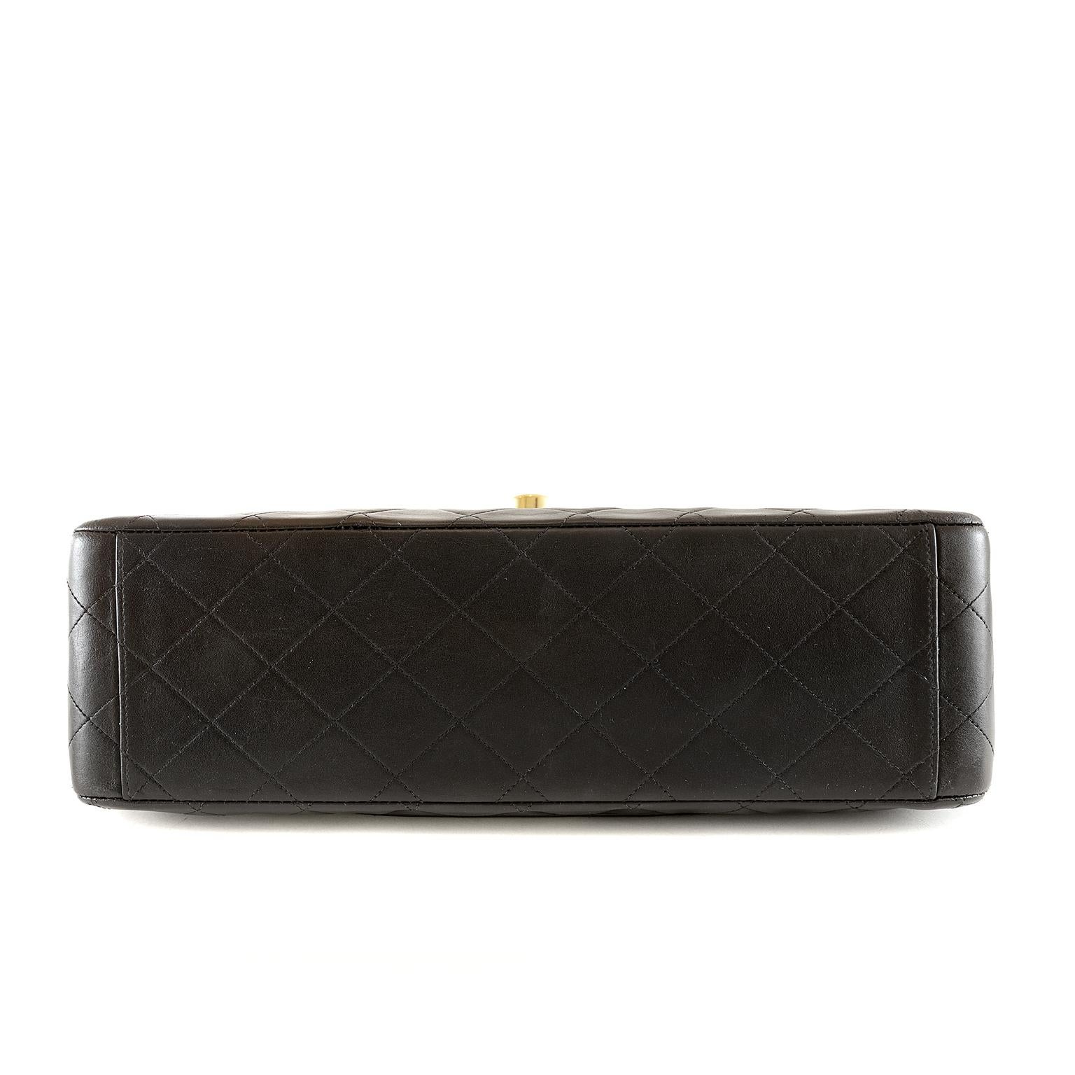 Women's Chanel Black Vintage Medium Classic Flap Bag