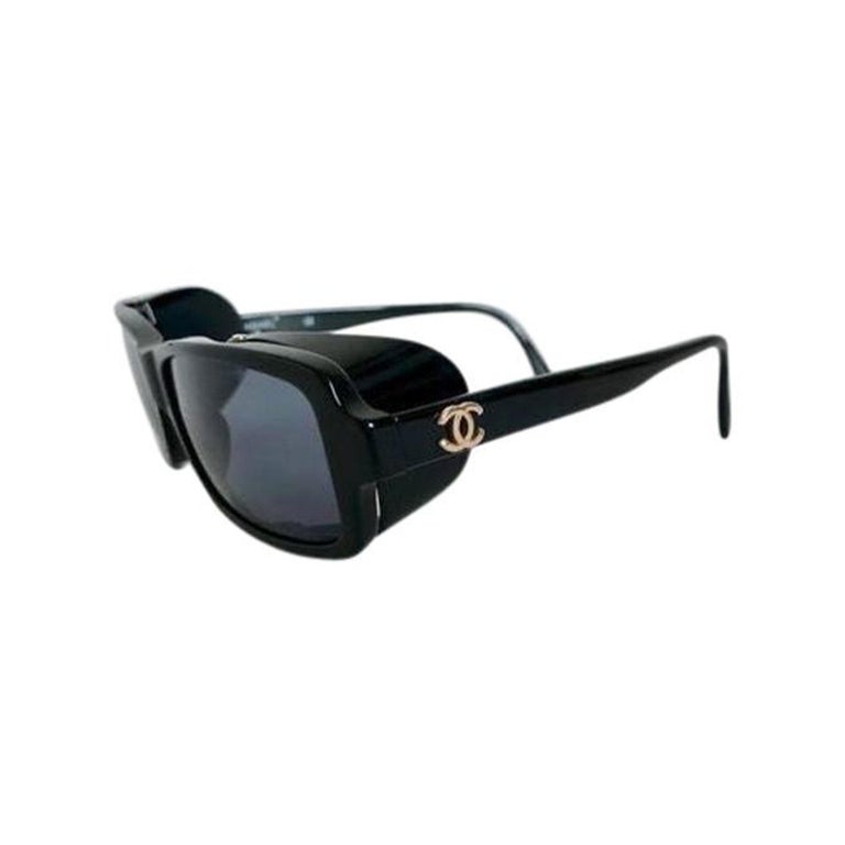 Chanel Black Vintage Sunglasses In Good Condition For Sale In Miami, FL