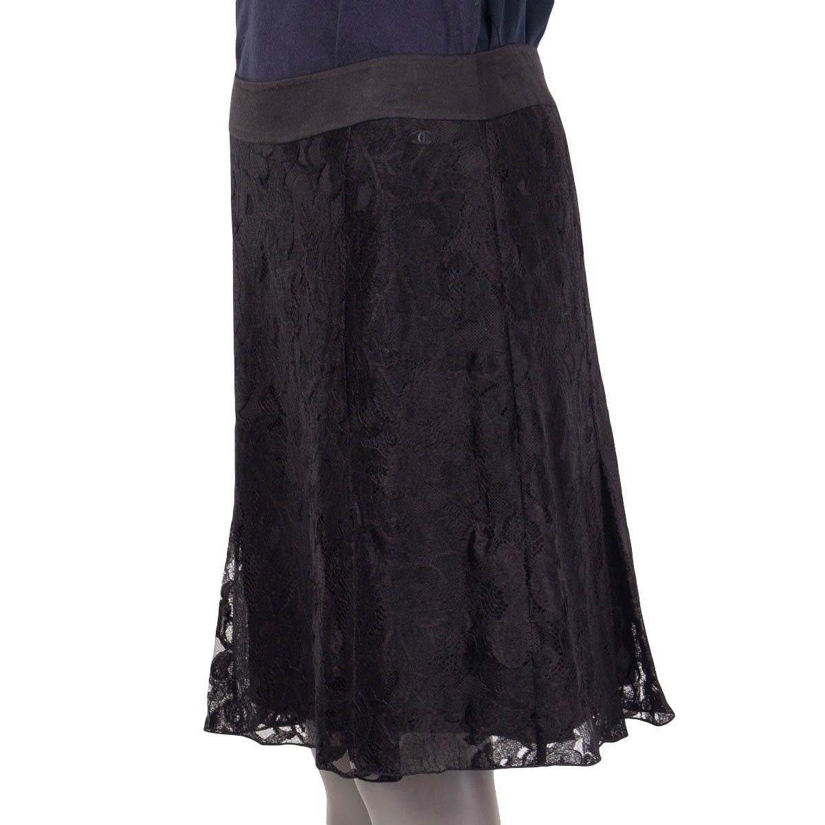 Women's CHANEL black viscose 2006 BOX PLEAT LACE Skirt 44 XL 06A For Sale