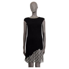 CHANEL 2011 11P ASYMMETRIC PANELED Knit Robe en viscose noire 38 S