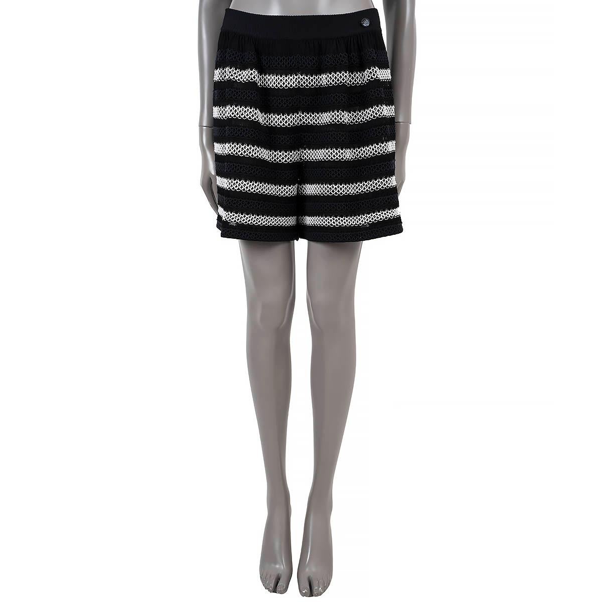 Women's CHANEL black viscose 2020 20A 31 RUE CAMBON STRIPED KNIT Shorts Pants 40 M For Sale