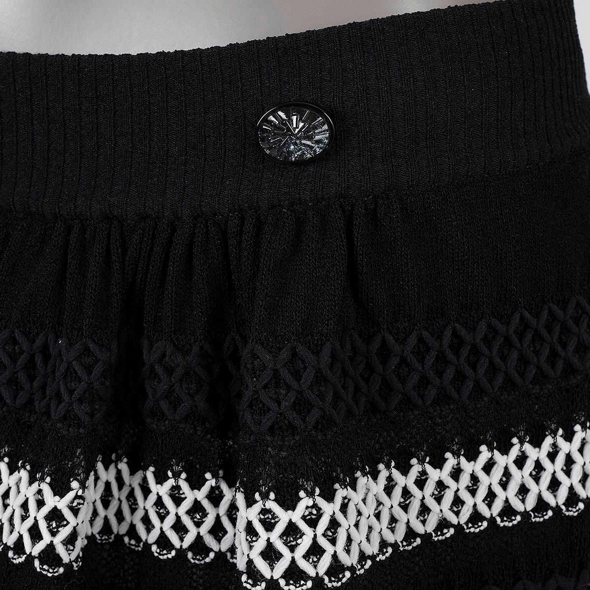 CHANEL black viscose 2020 20A 31 RUE CAMBON STRIPED KNIT Shorts Pants 40 M For Sale 2