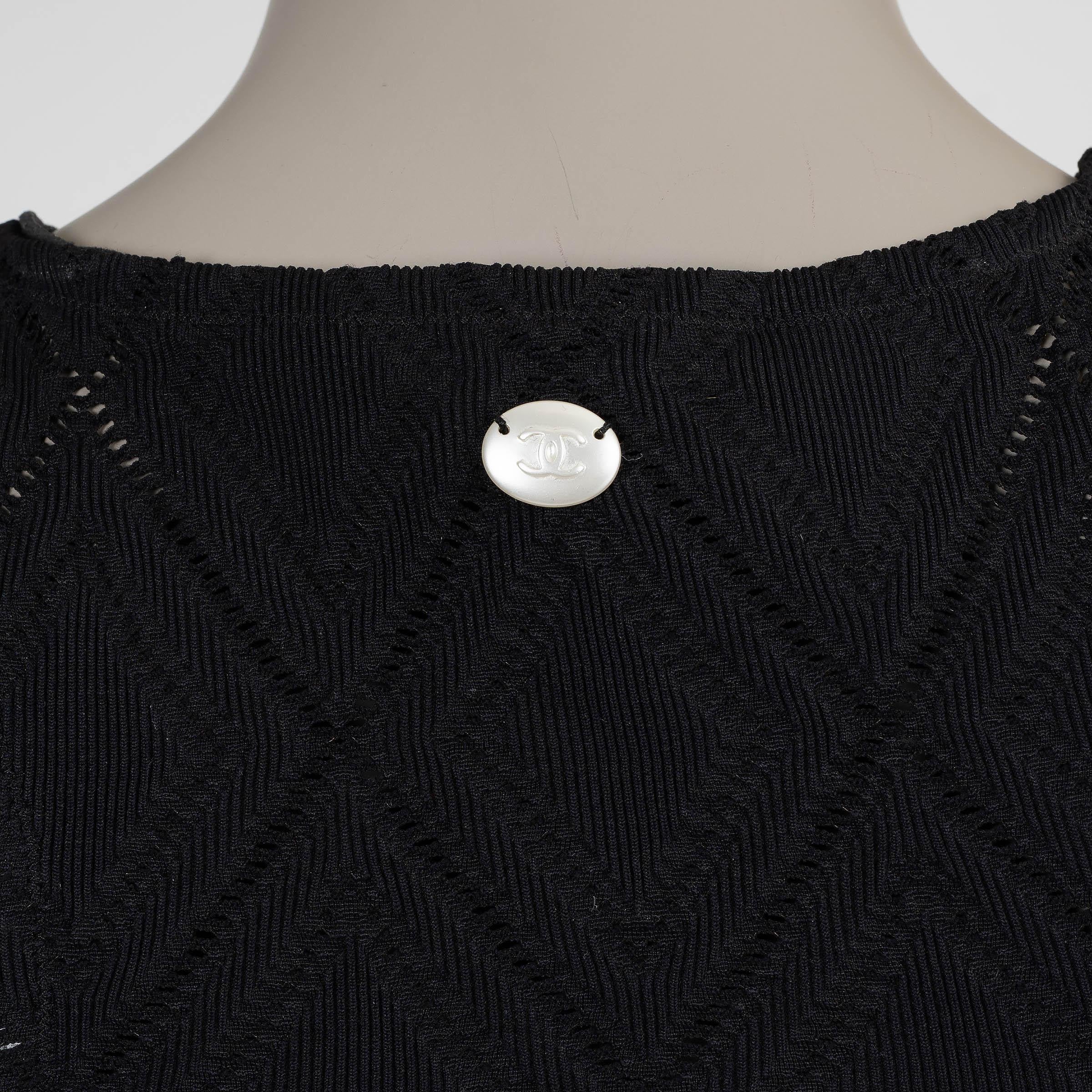 Chanel in viscosa nera 22M COCO BEACH RUFFLED POINTELLE KNIT TOP Camicia 36 XS in vendita 2