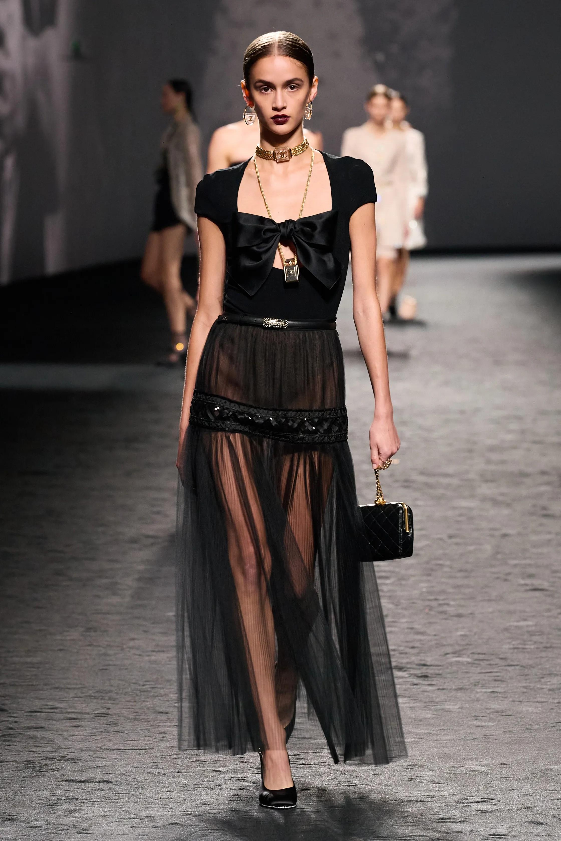 CHANEL black viscose 23S BOW EMBELLISHED BODY TOP Shirt 36 XS For Sale 5