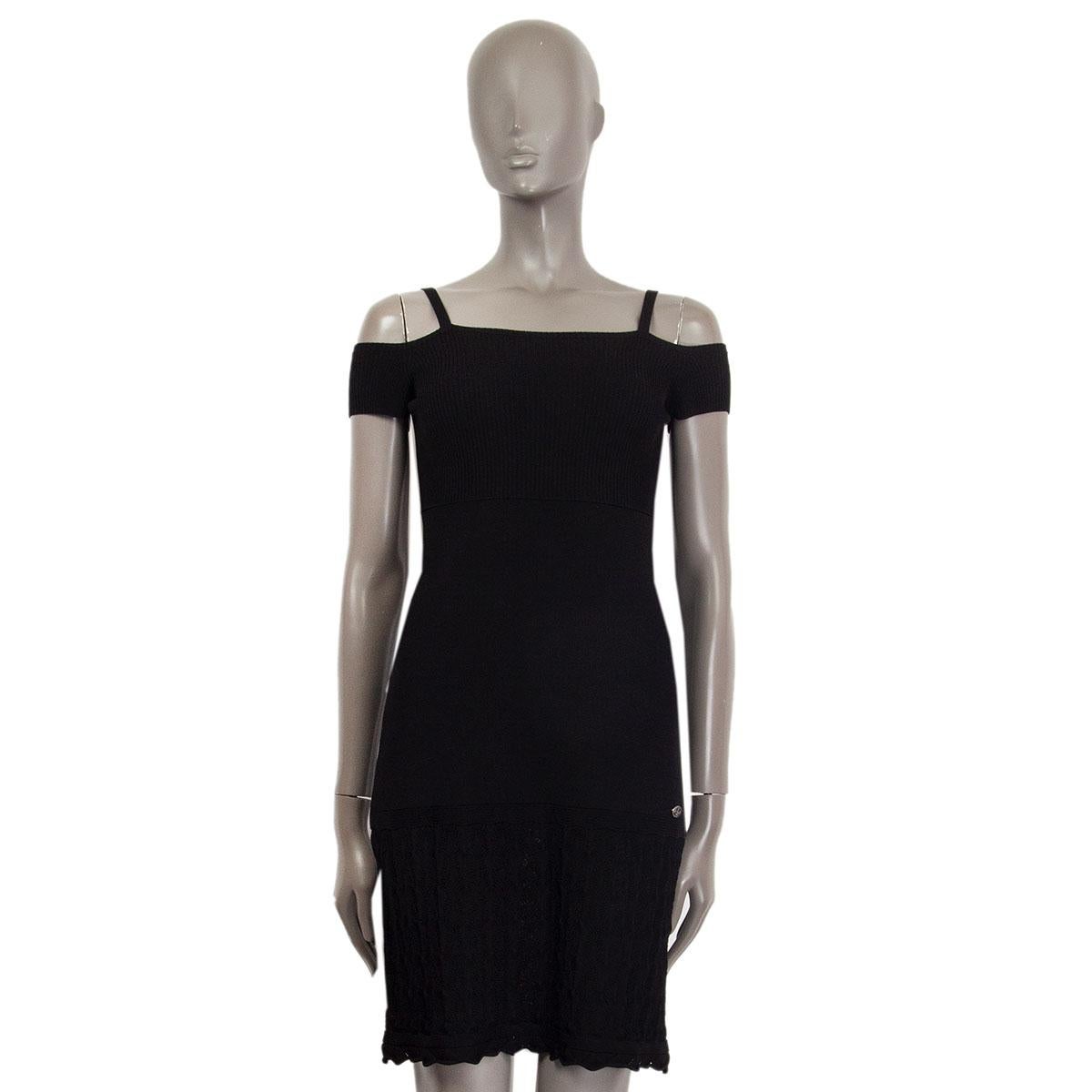 100% authentic Chanel cut out short sleeve dress in black stretchy viscose (80%) and polyamide (20%) with a small logo embossed brooch at the left hip height. Slip on dress with a knitted skirt. Unlined. Has been worn and is in excellent