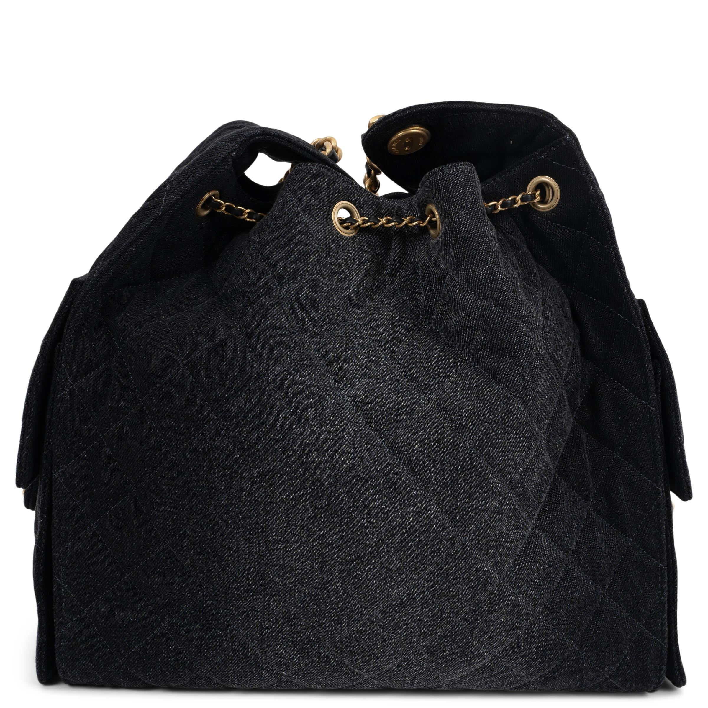 CHANEL black washed denim 25S SMALL 25 Hobo Bag (Schwarz) im Angebot