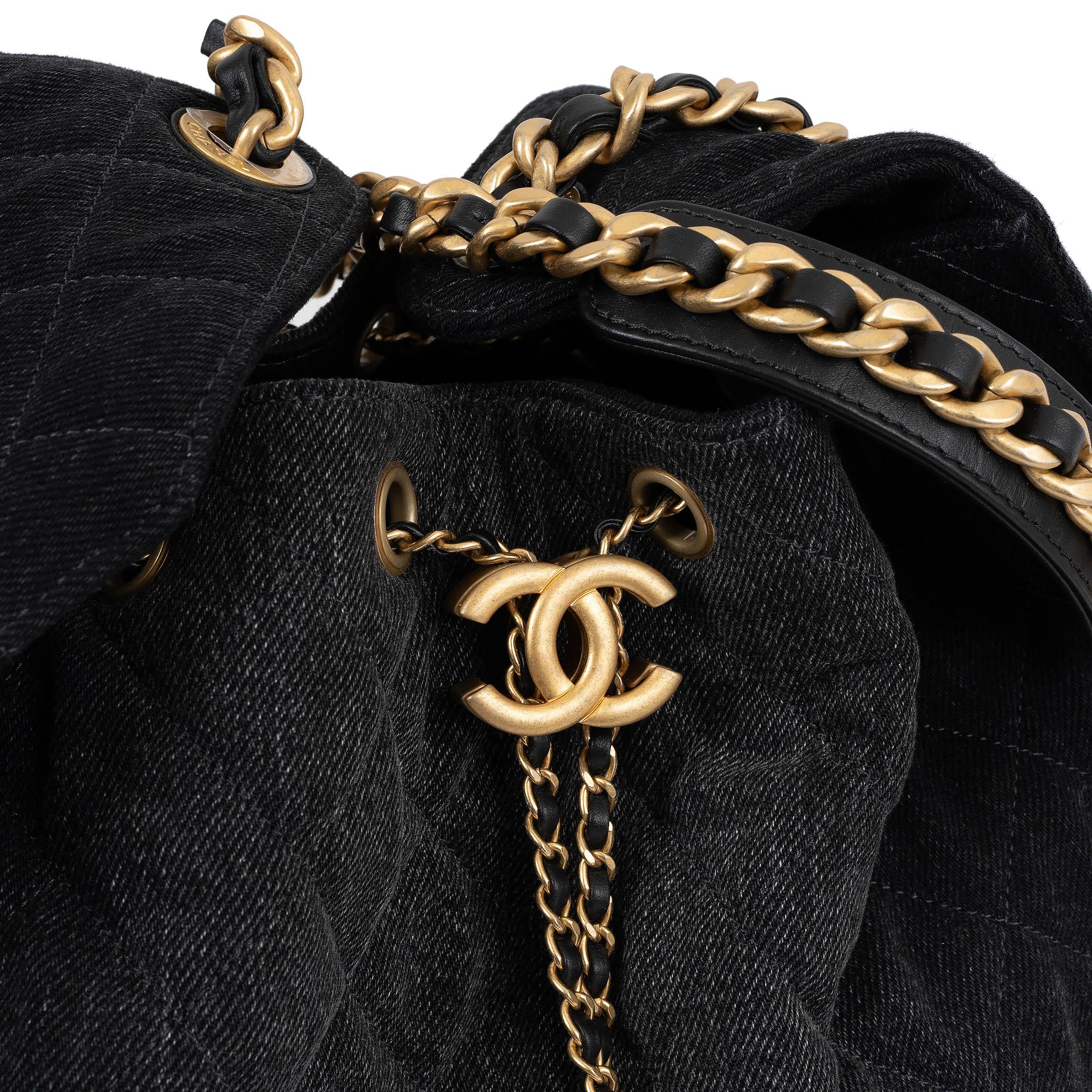 CHANEL black washed denim 25S SMALL 25 Hobo Bag im Angebot 2