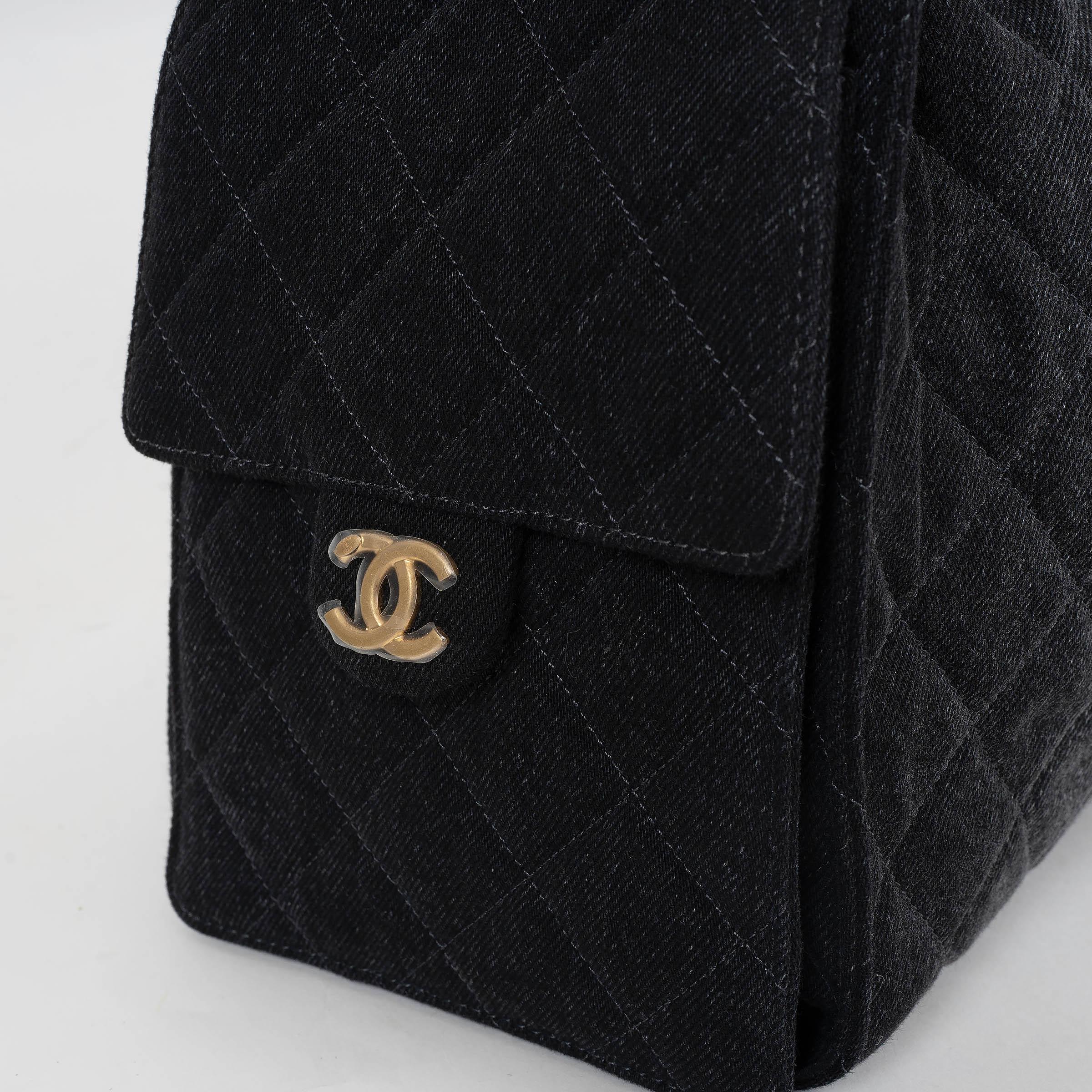 CHANEL black washed denim 25S SMALL 25 Hobo Bag im Angebot 3