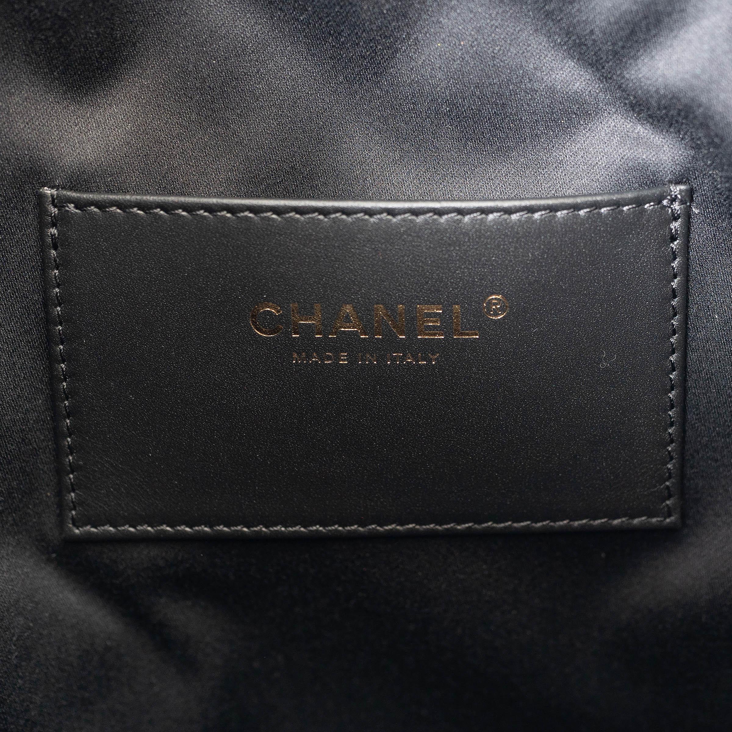 CHANEL black washed denim 25S SMALL 25 Hobo Bag im Angebot 4