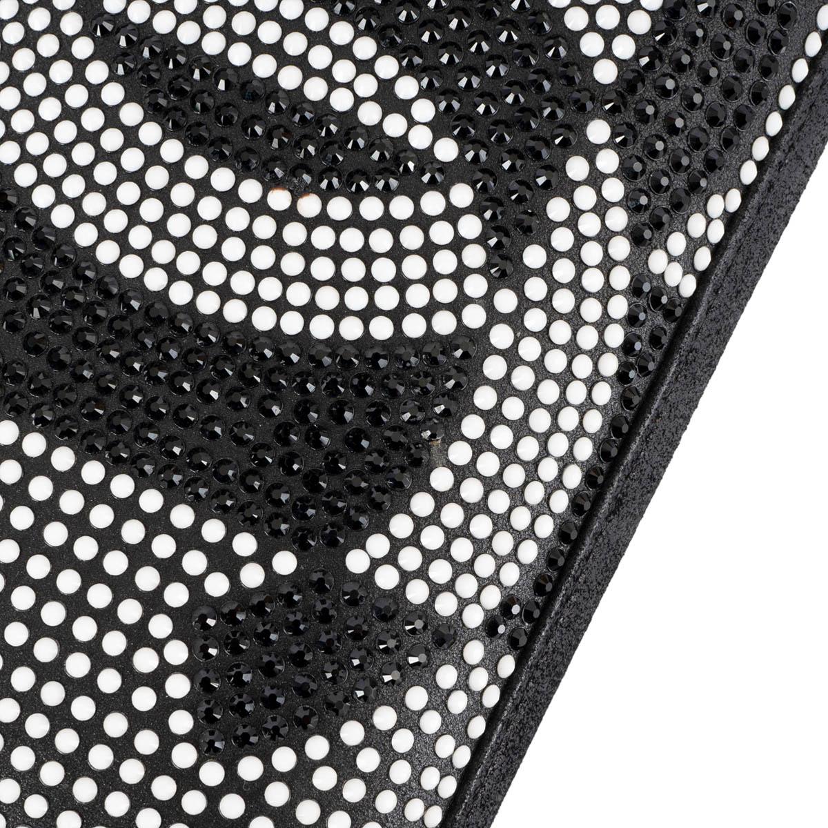 CHANEL black & white 2015 15C DUBAI STRASS CC MINAUDIERE Clutch Bag w Chain For Sale 7