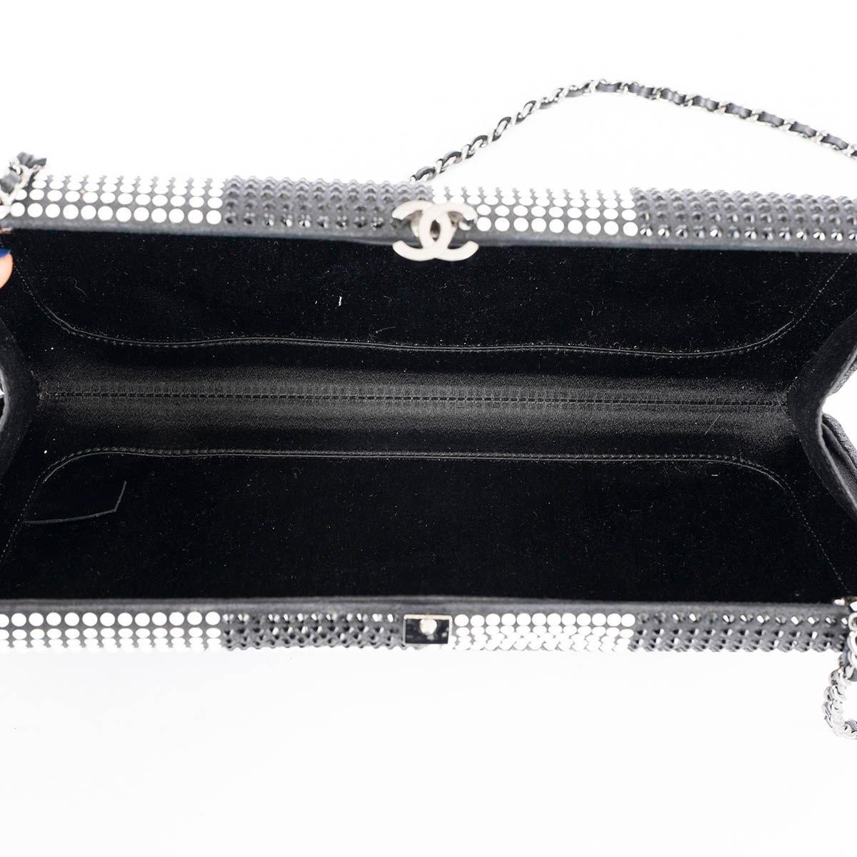 CHANEL black & white 2015 15C DUBAI STRASS CC MINAUDIERE Clutch Bag w Chain For Sale 1