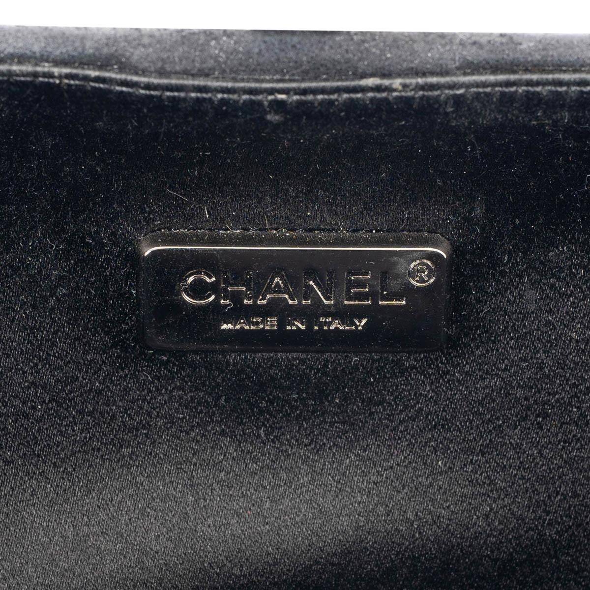 CHANEL black & white 2015 15C DUBAI STRASS CC MINAUDIERE Clutch Bag w Chain For Sale 5